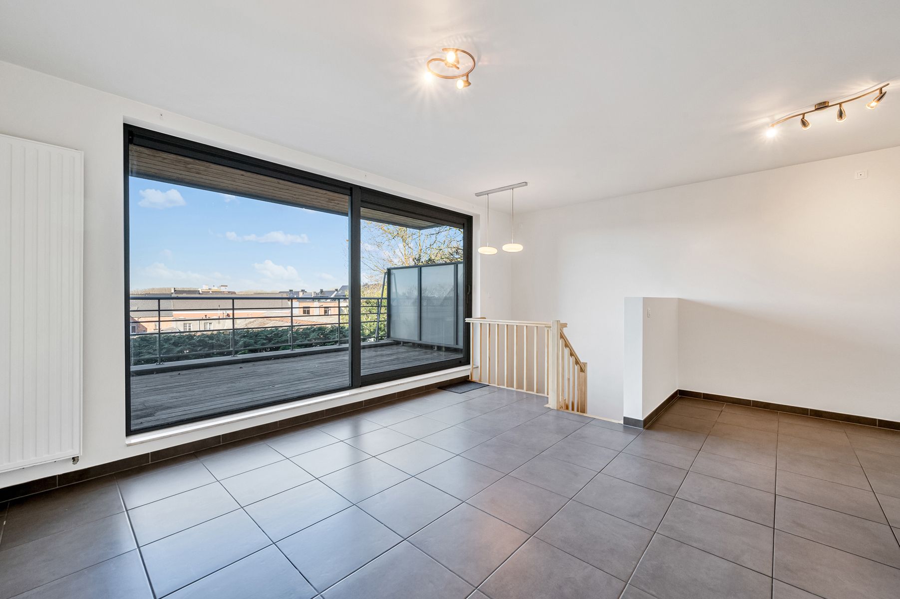Instapklaar appartement met privé tuin en zonneterras foto {{pictureIndex}}