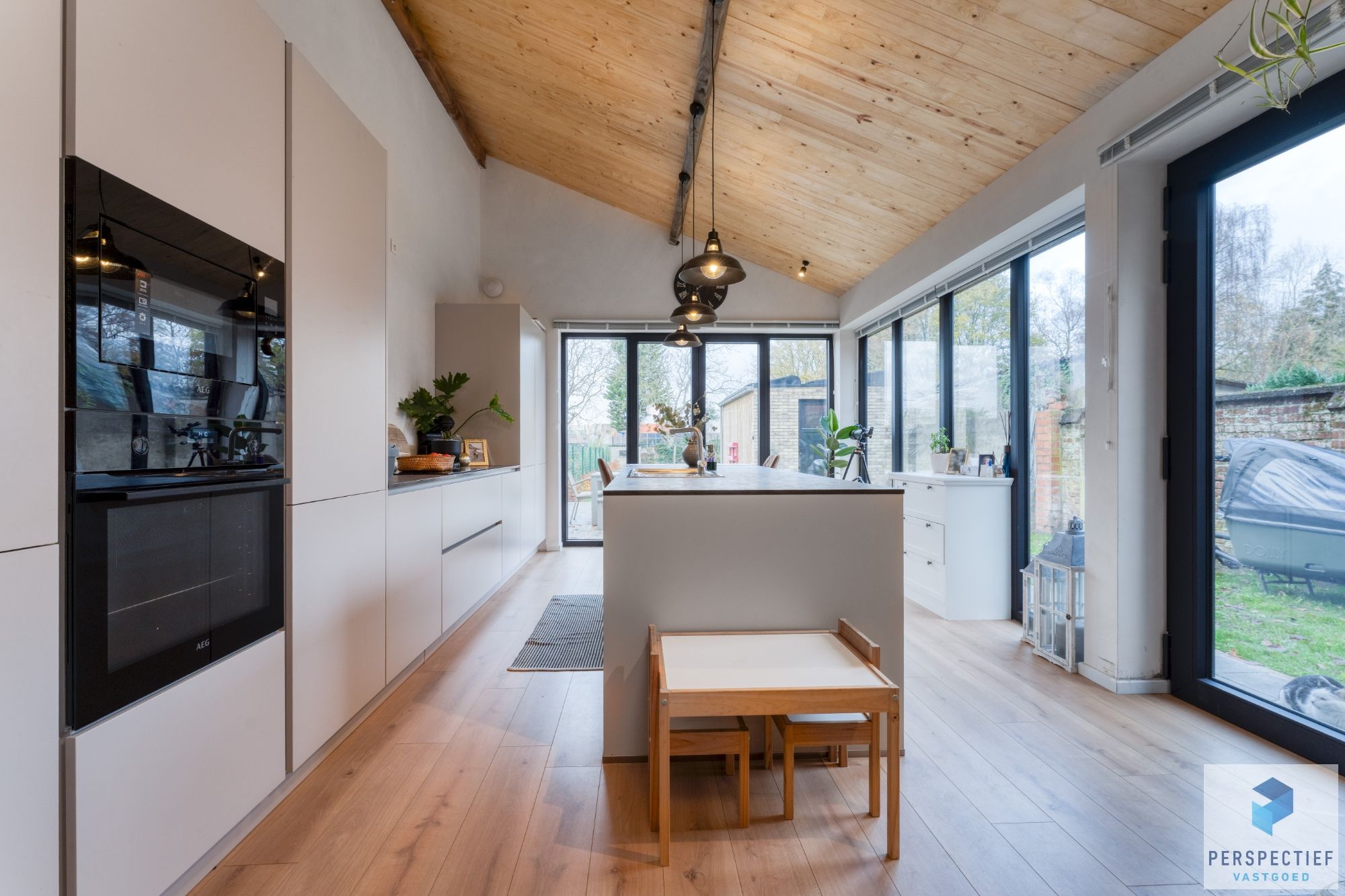 BEZOEKMOMENT ZATERDAG 6/12 VAN 16U30 TOT 18U | Uiterst GOED gelegen VERNIEUWDE woning met GROTE tuin foto 13