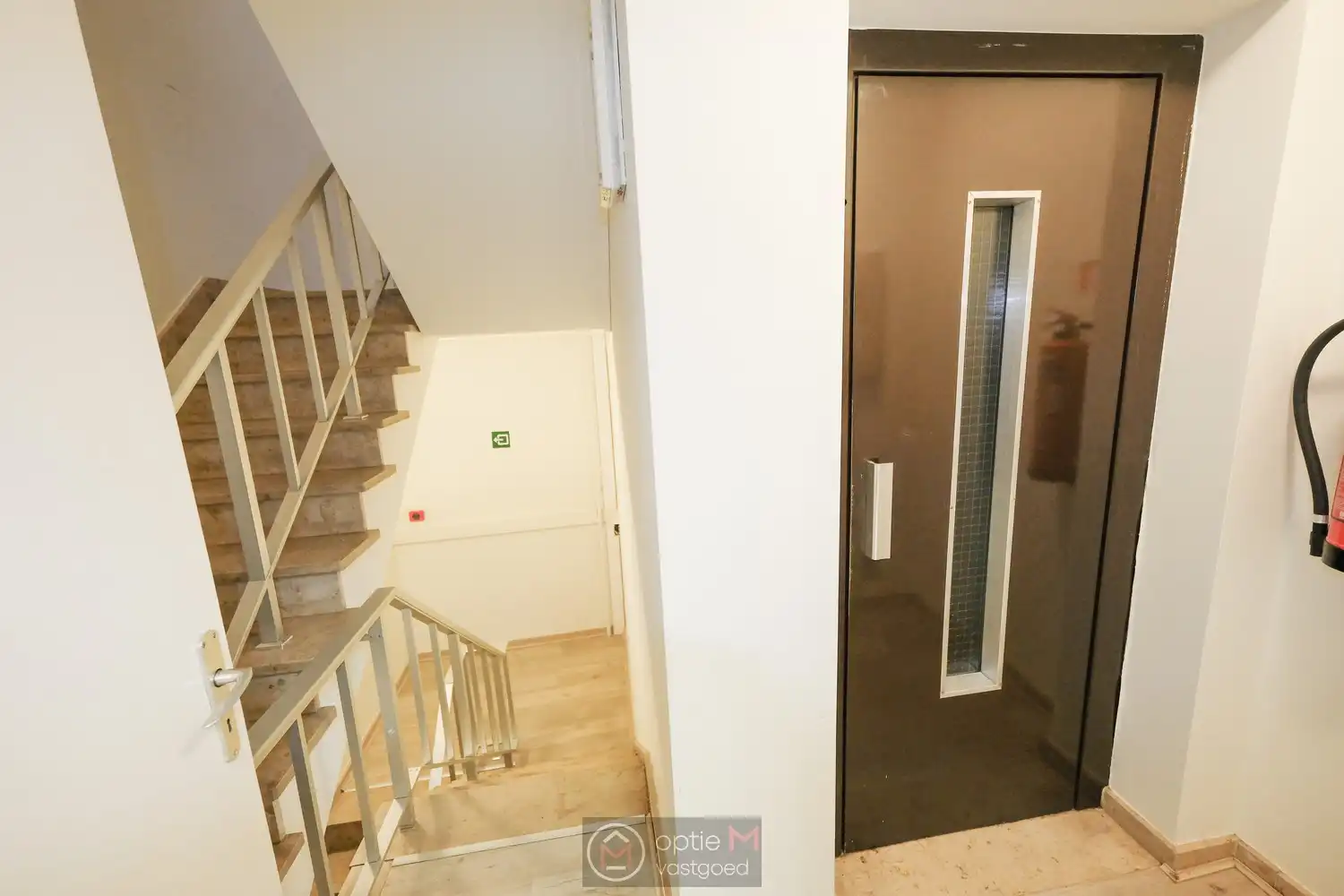 RUIM KANTOORGEBOUW OP TOPLIGGING IN BILZEN foto 22