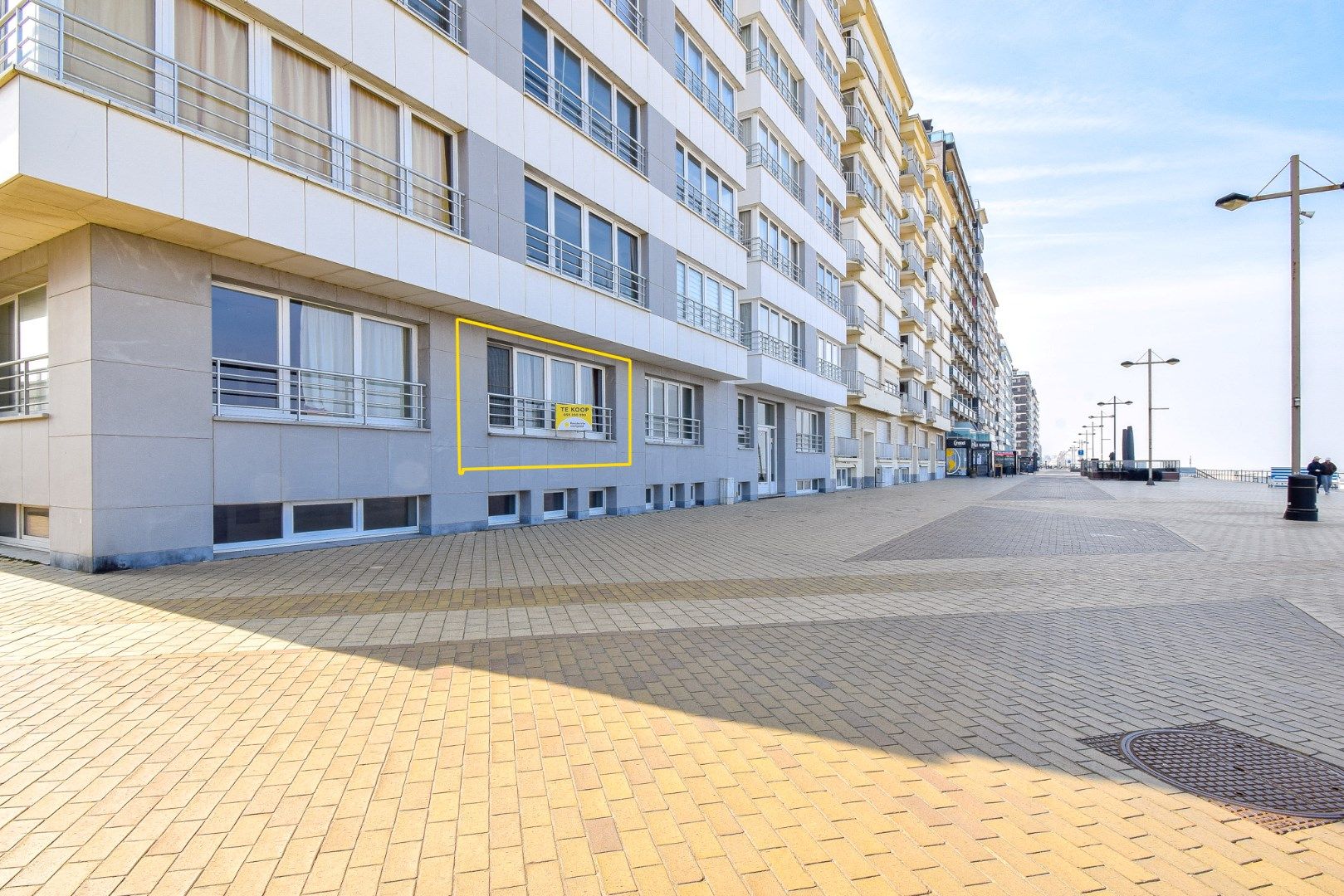 Hoofdfoto van de publicatie: Ruim appartement met drie slaapkamers, terras en mogelijkheid garage op de zeedijk