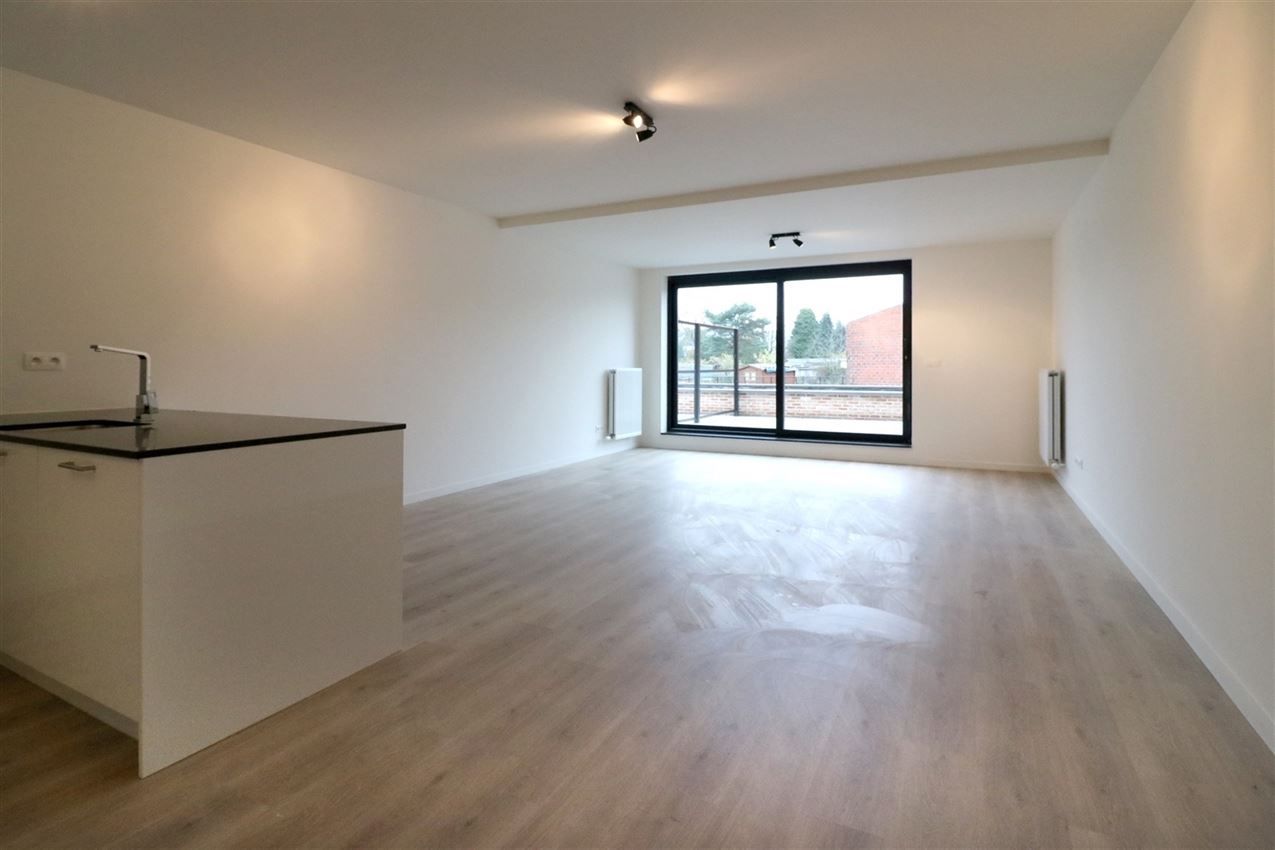 Gelijkvloers appartement met 2 slpk., terras en autostaanplaats foto 3