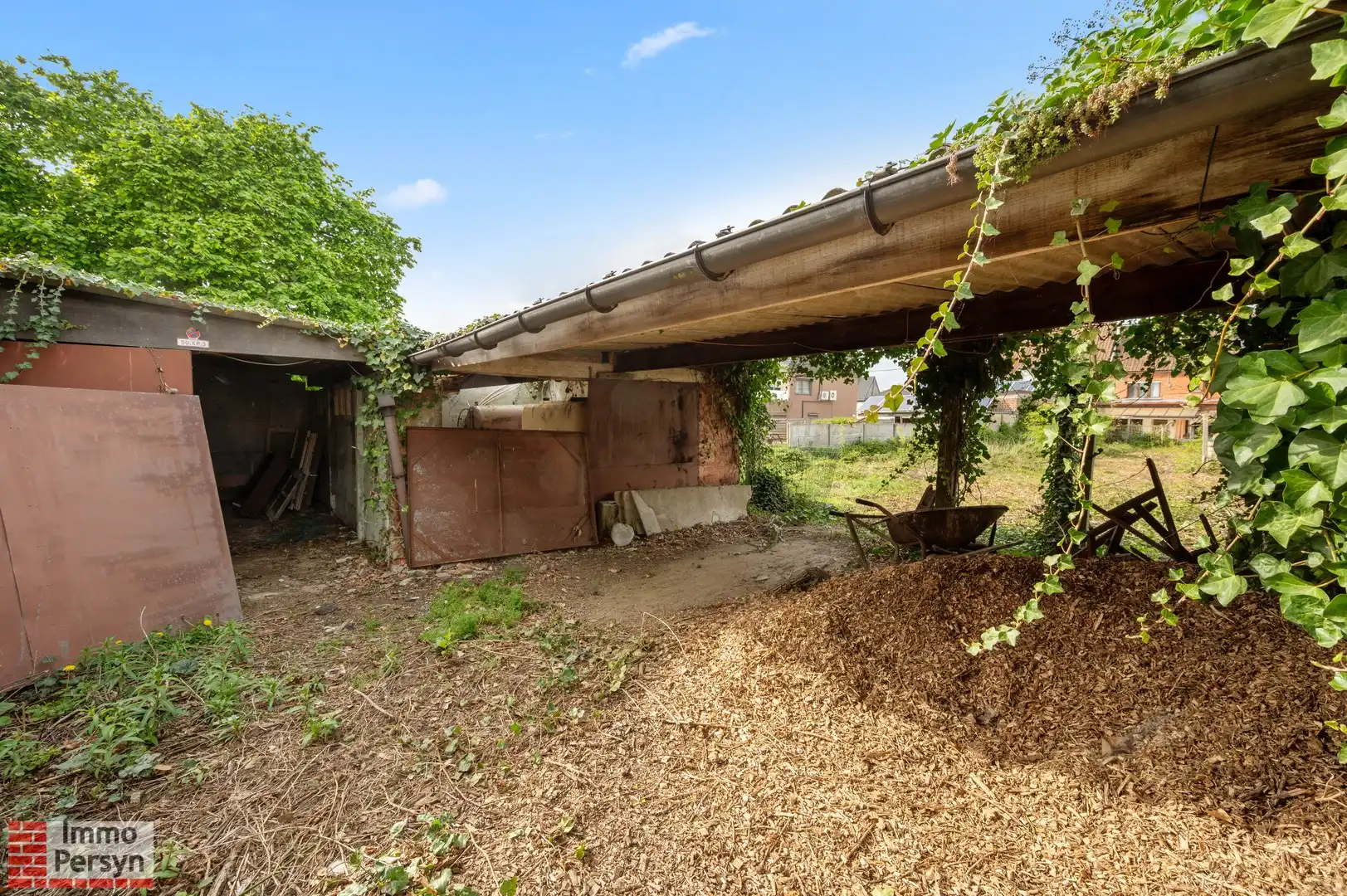Te renoveren woning met zuidtuin en achteringang met garages foto 24