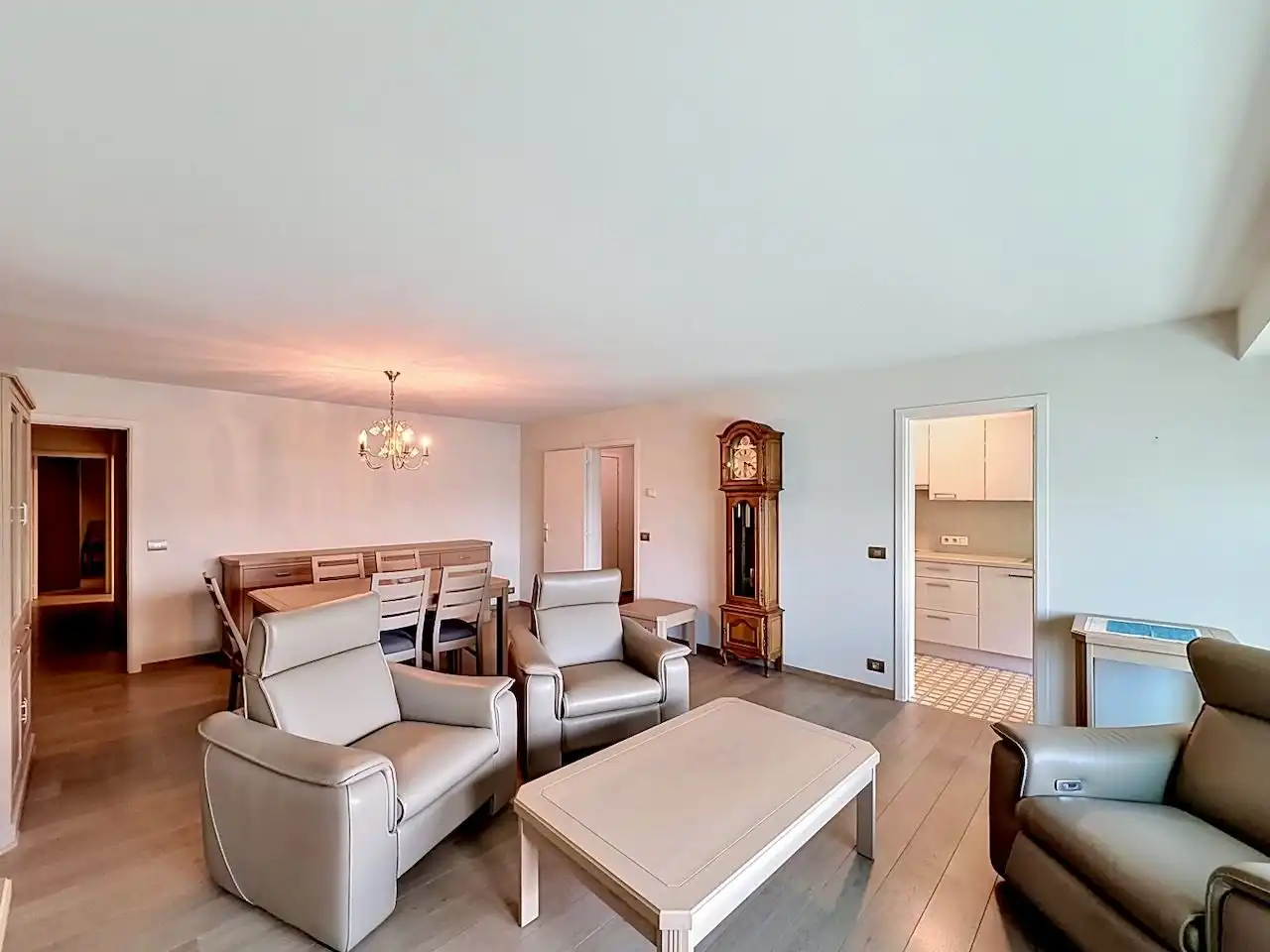 Gezellig 2-slaapkamerappartement op de 5de verdieping gelegen op de Graaf d’Ursellaan foto 3
