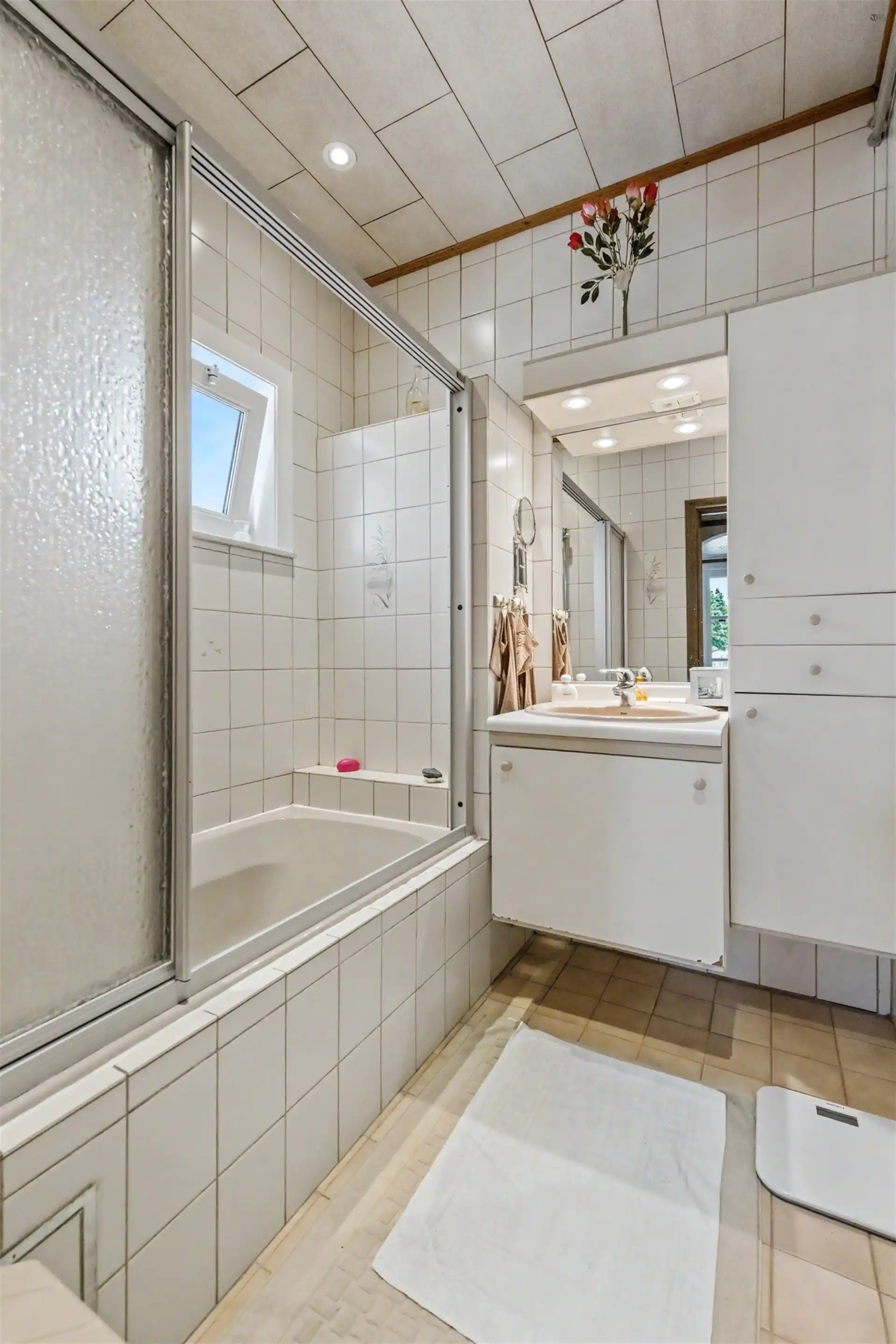 Verzorgde bungalow in rustige straat te Stekene foto 14