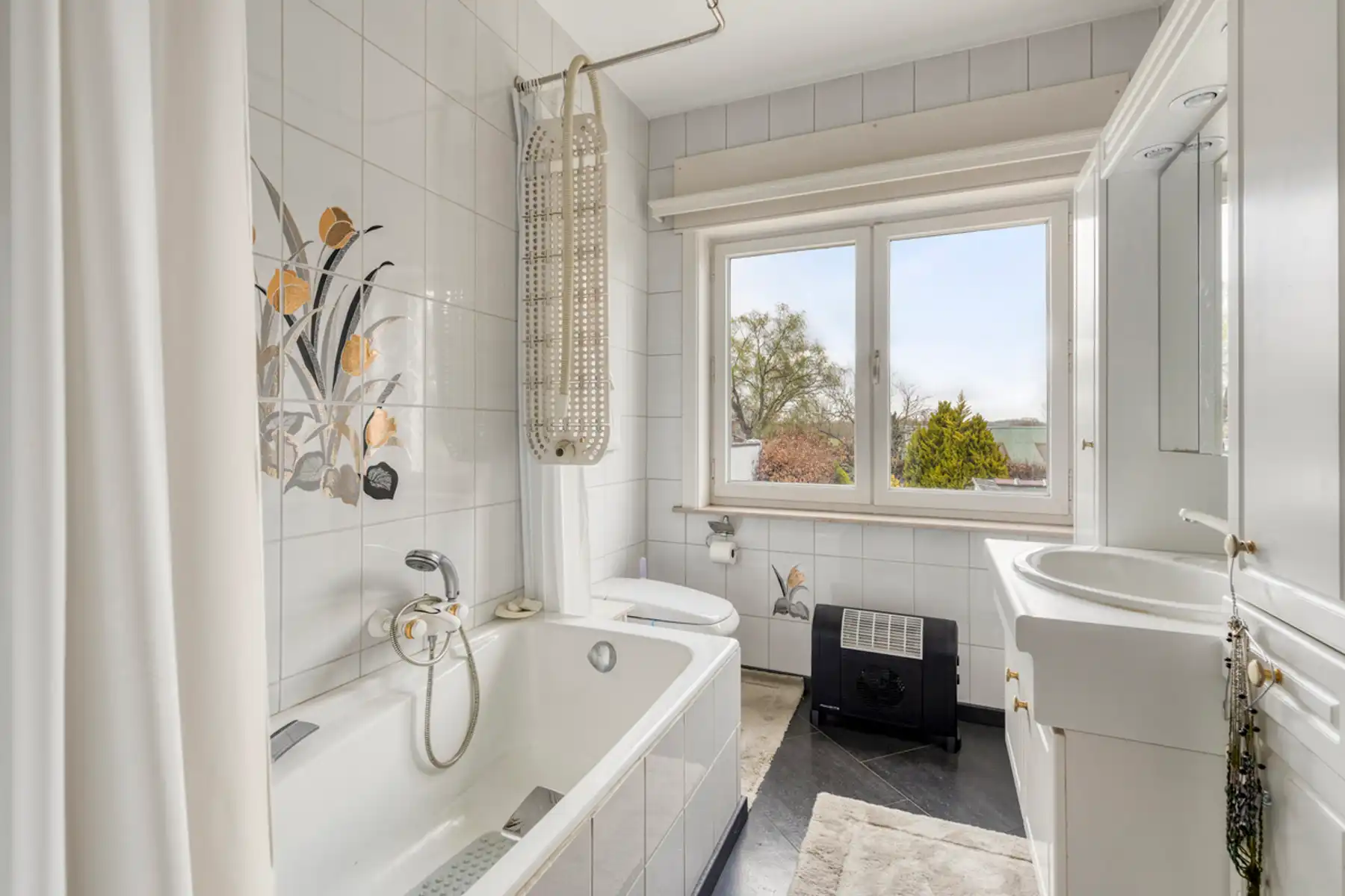 Leemans Immobiliën biedt u deze solide en ruime woning aan op een uitstekende en centrale ligging in Denderleeuw. foto 10