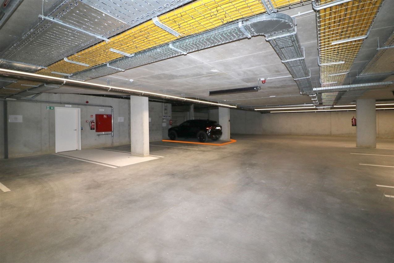 Bijzonder opgevat penthouse, 2 slpk., garage, groot terras foto 33