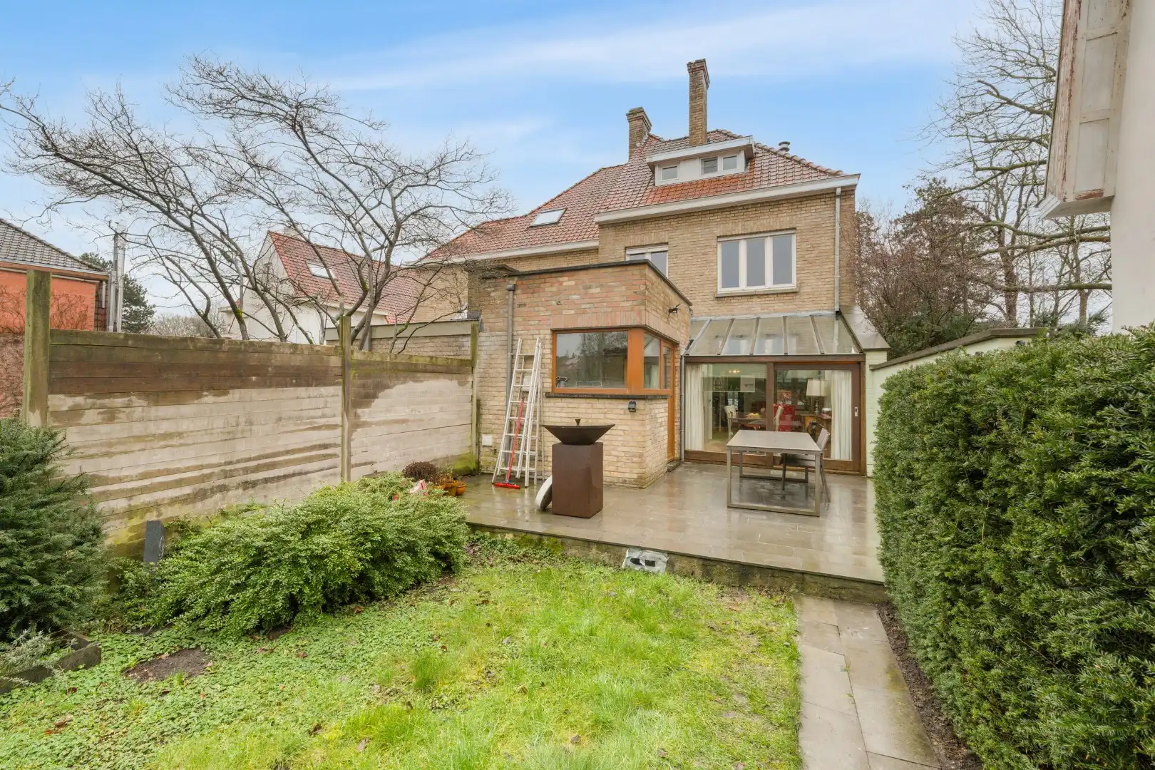 Karaktervolle halfopen woning op een strategische ligging te Assebroek. foto 21