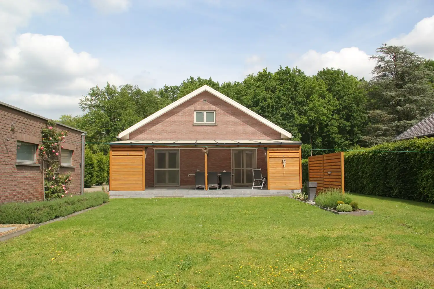 Instapklare gerenoveerde woning op 11a 75ca met prachtige, zuidgerichte tuin aan natuurgebied De Maten in Genk. foto 28