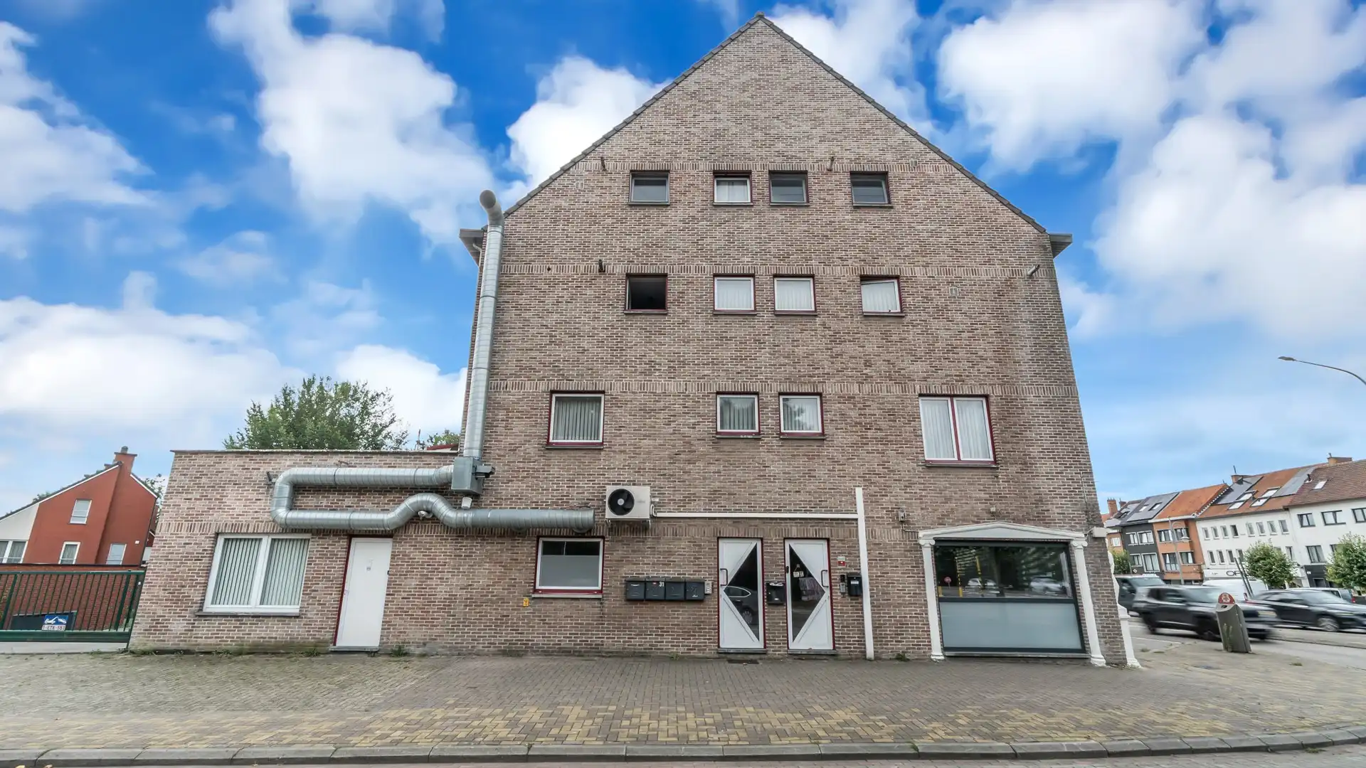 Ruim en instapklaar appartement met 2 slpkrs in Genk foto 12
