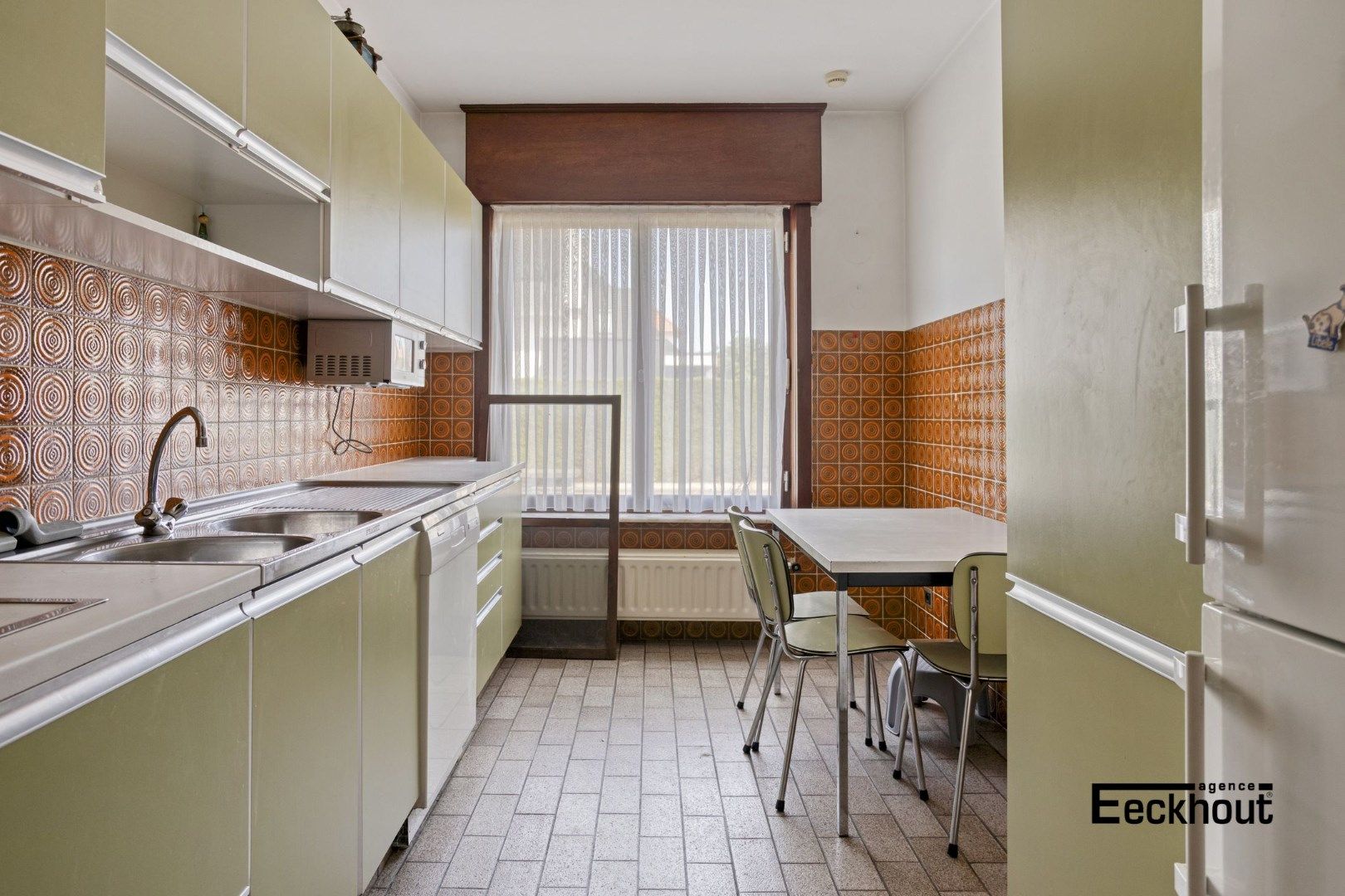 Zeer ruime (247 m²), halfopen woning met veel potentieel! foto 6