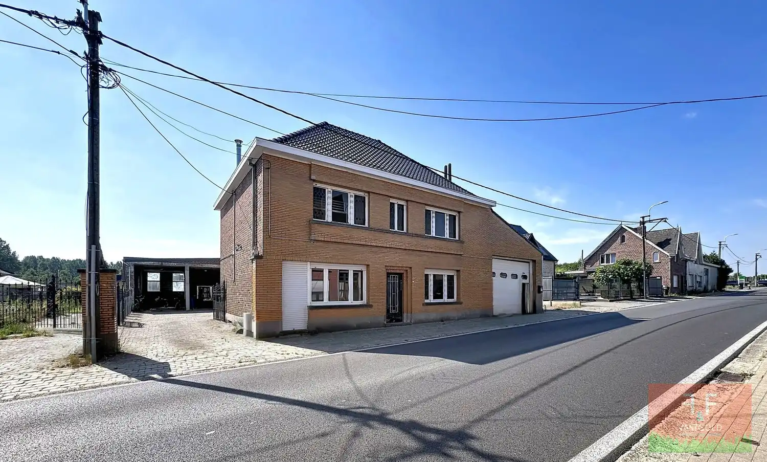 Projectgrond voor 3 wooneenheden te Sint-Lievens-Houtem (Bavegem) foto {{pictureIndex}}