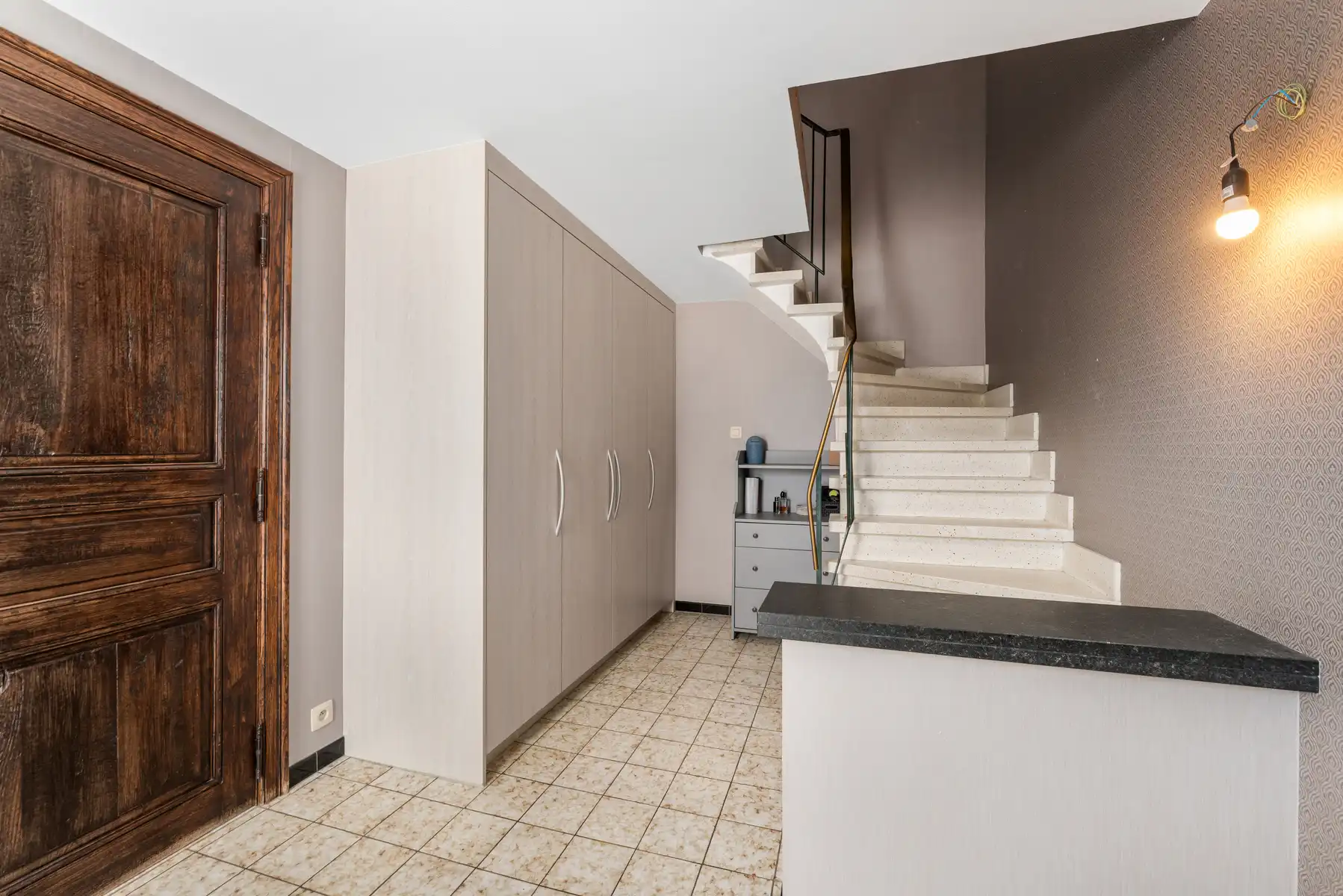 Instapklare woning met garage en tuin foto 14