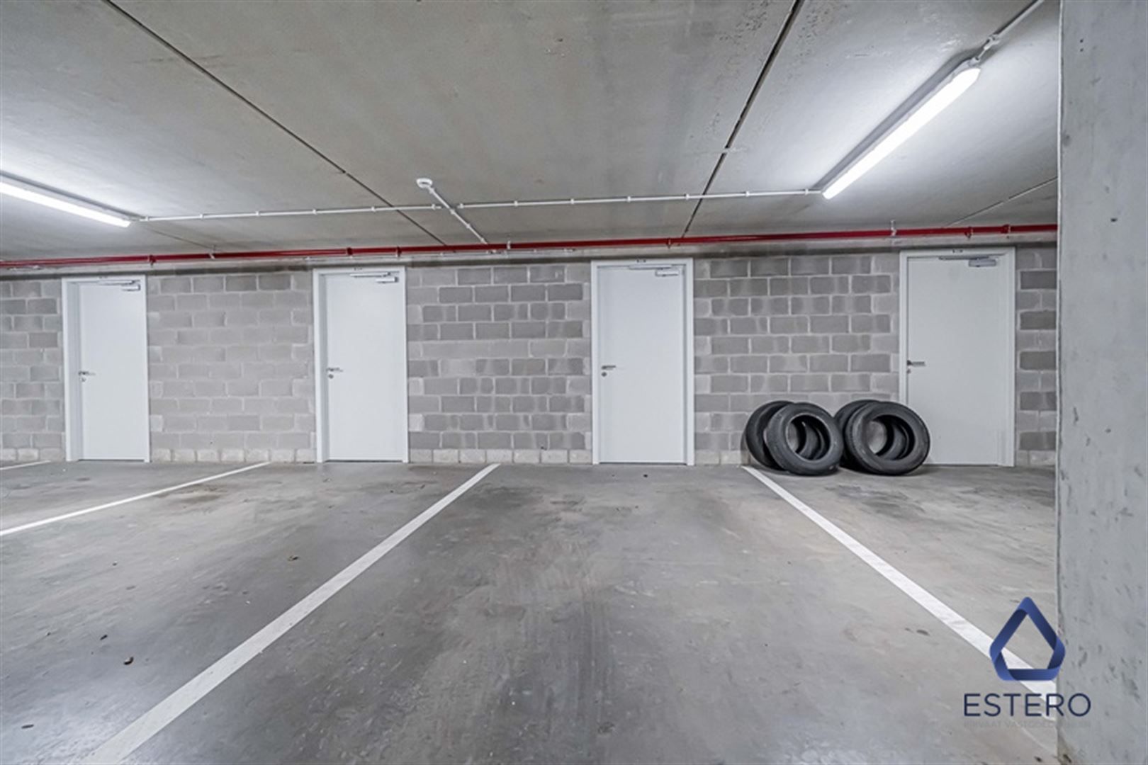 Modern 1-slaapkamerappartement met zonnig terras foto 12