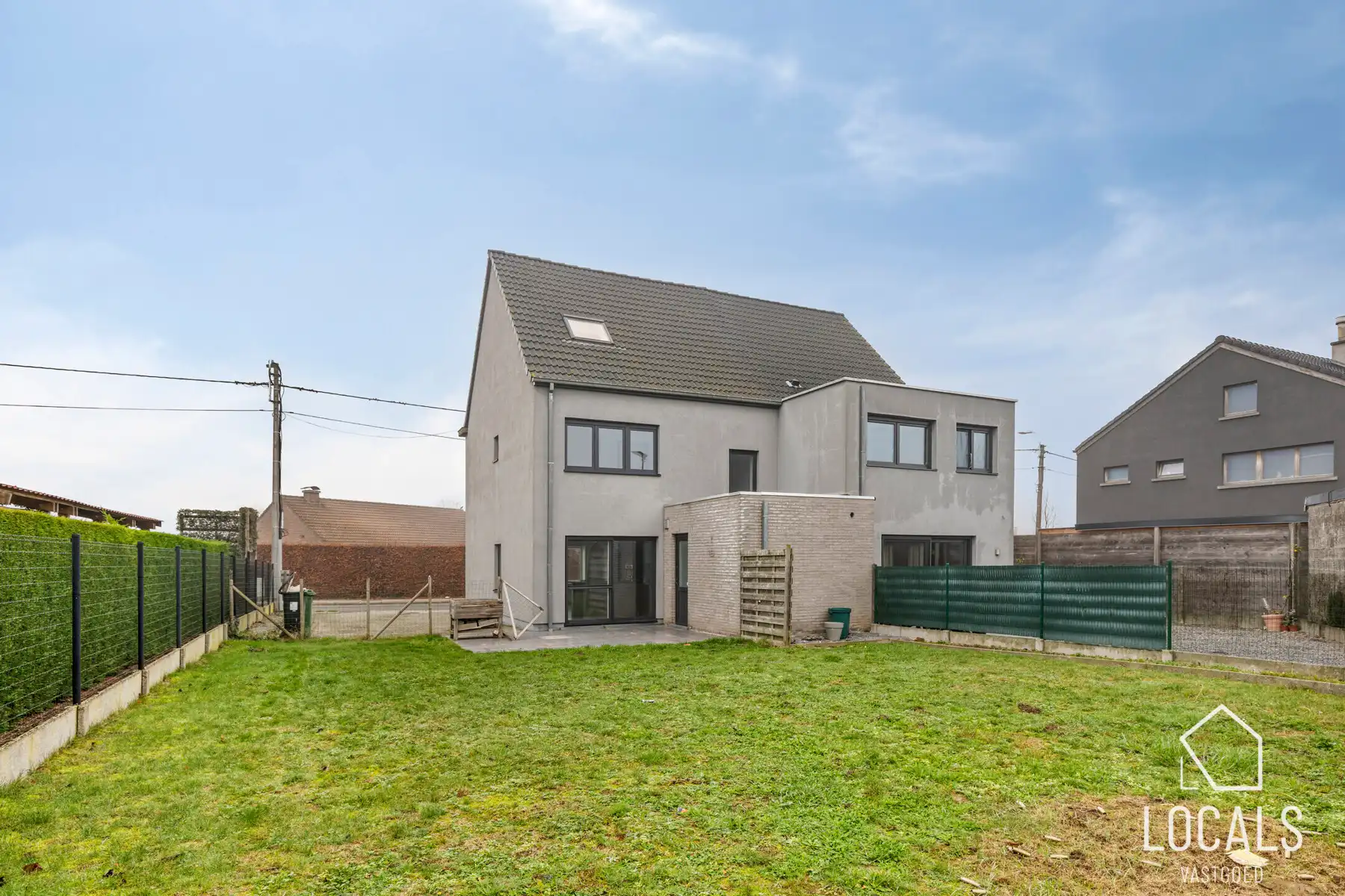 Instapklare gezinswoning met 4 slaapkamers en tuin foto {{pictureIndex}}