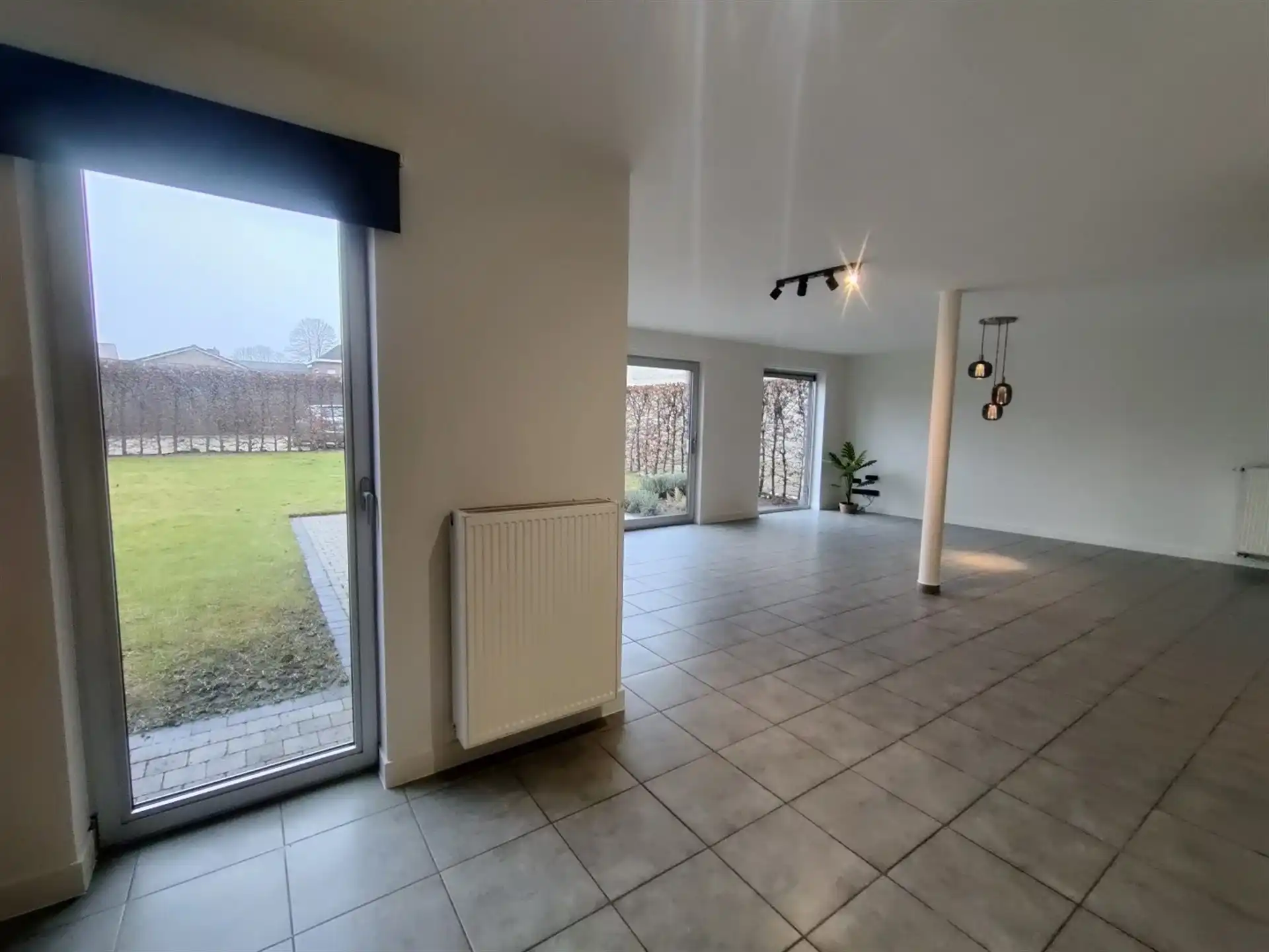 Gelijkvloers appartement met tuin en garage. foto 4