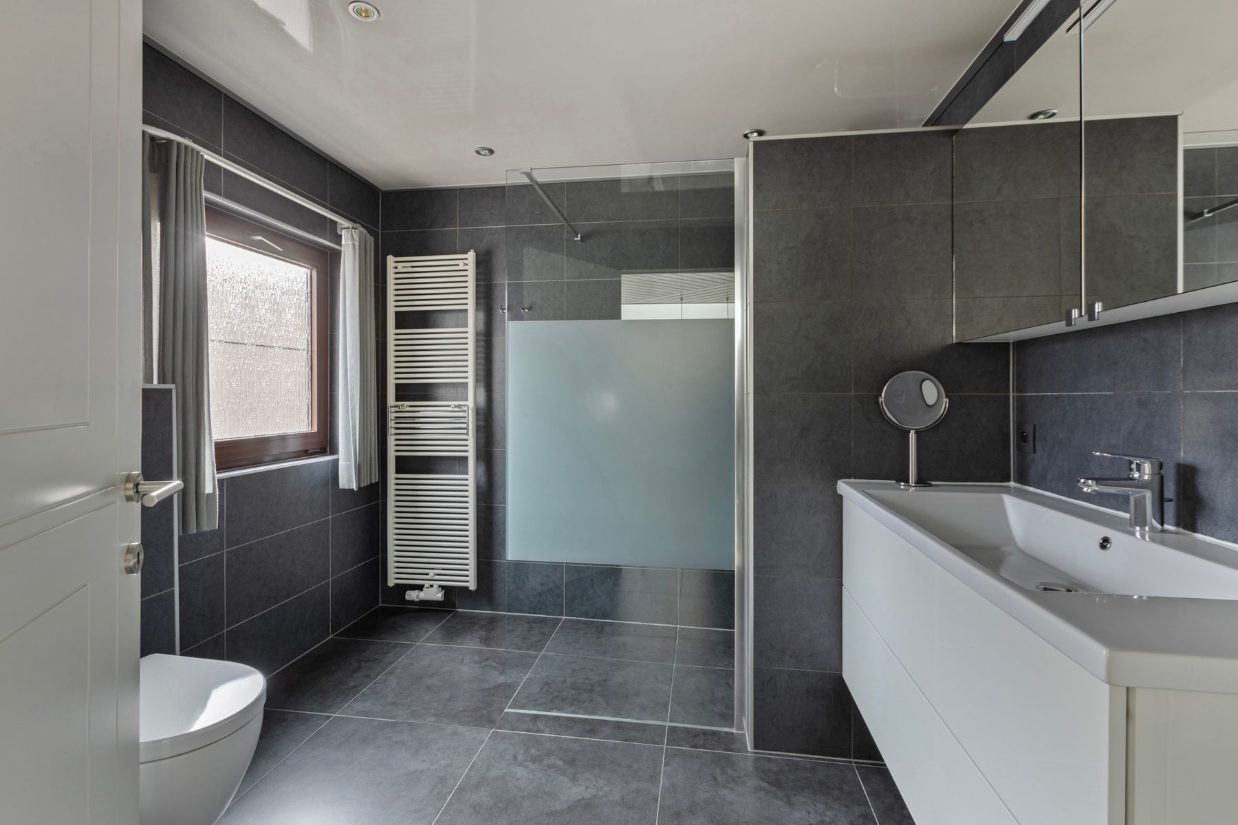 Charmante, gerenoveerde HOB met veranda en tuin in Hasselt – instapklaar en perfect gelegen! foto 14