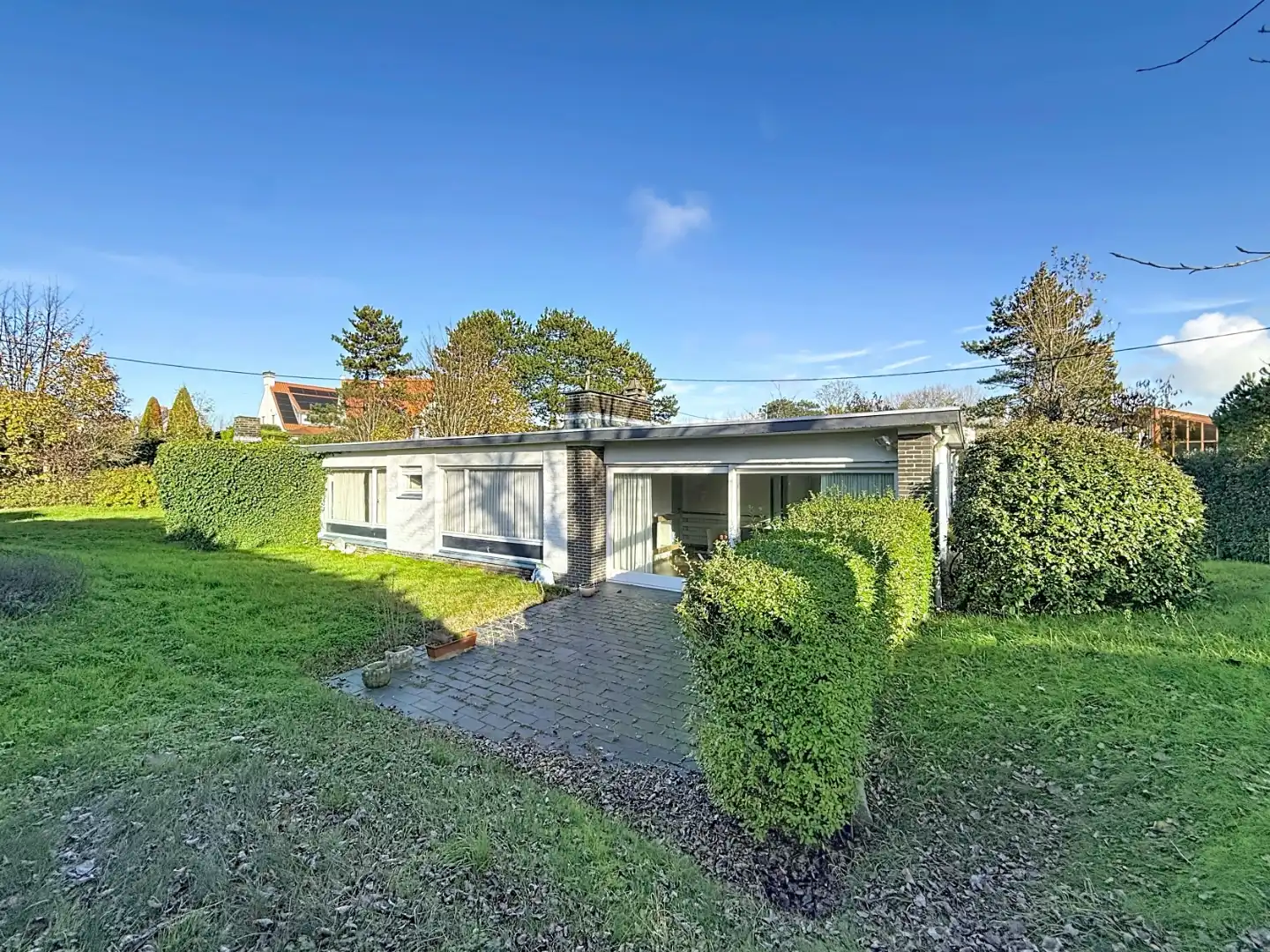 Te renoveren villa op toplocatie in de Simli-wijk Nieuwpoort-bad foto {{pictureIndex}}