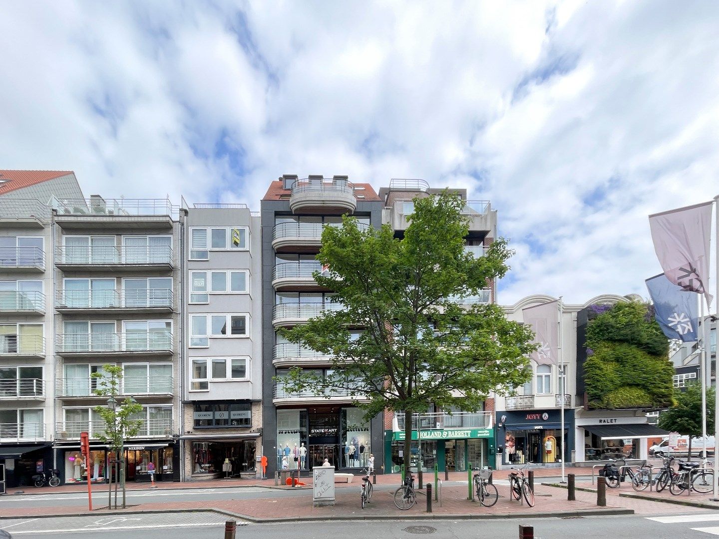 Zeer licht en zonnig appartement met 3 slpk. gelegen in het centrum van Knokke met een façade van 9m. foto 19