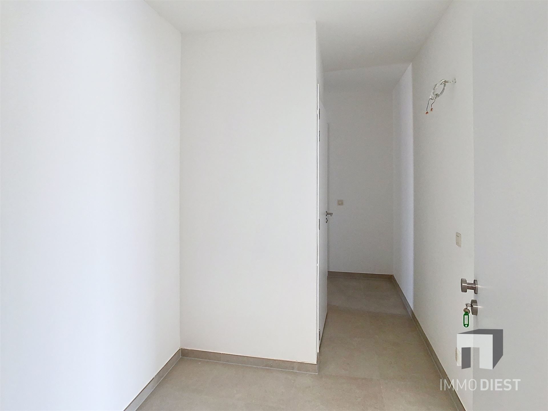 Gelijkvloers appartement met terras en tuintje foto 20