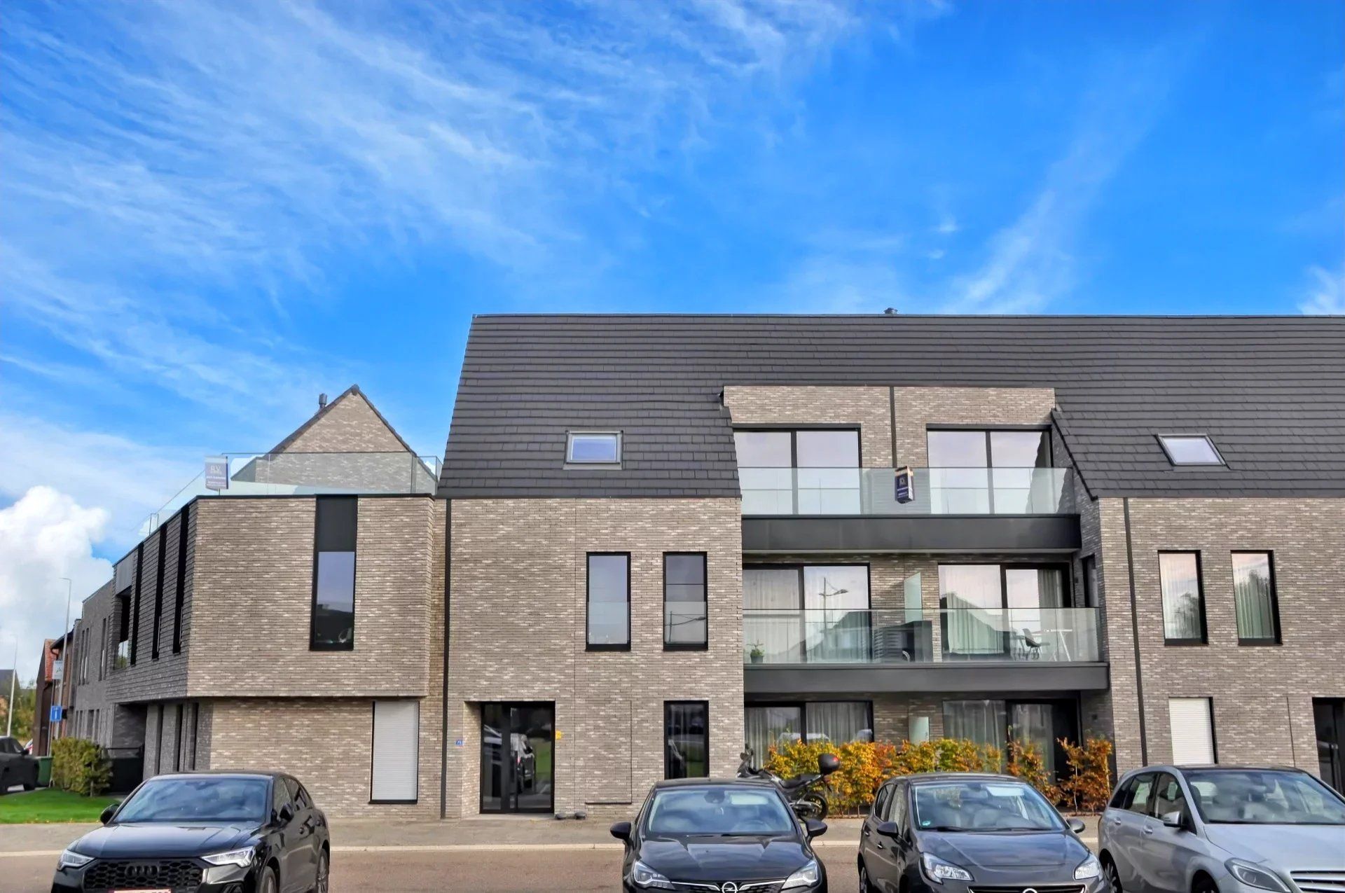 EXCLUSIEF EN KWALITATIEF NIEUWBOUWAPPARTEMENT VAN 163 M² MET 3 SLPK'S, 2 BADK'S EN RIANTE TERRASSEN IN MUNSTERBILZEN foto 4