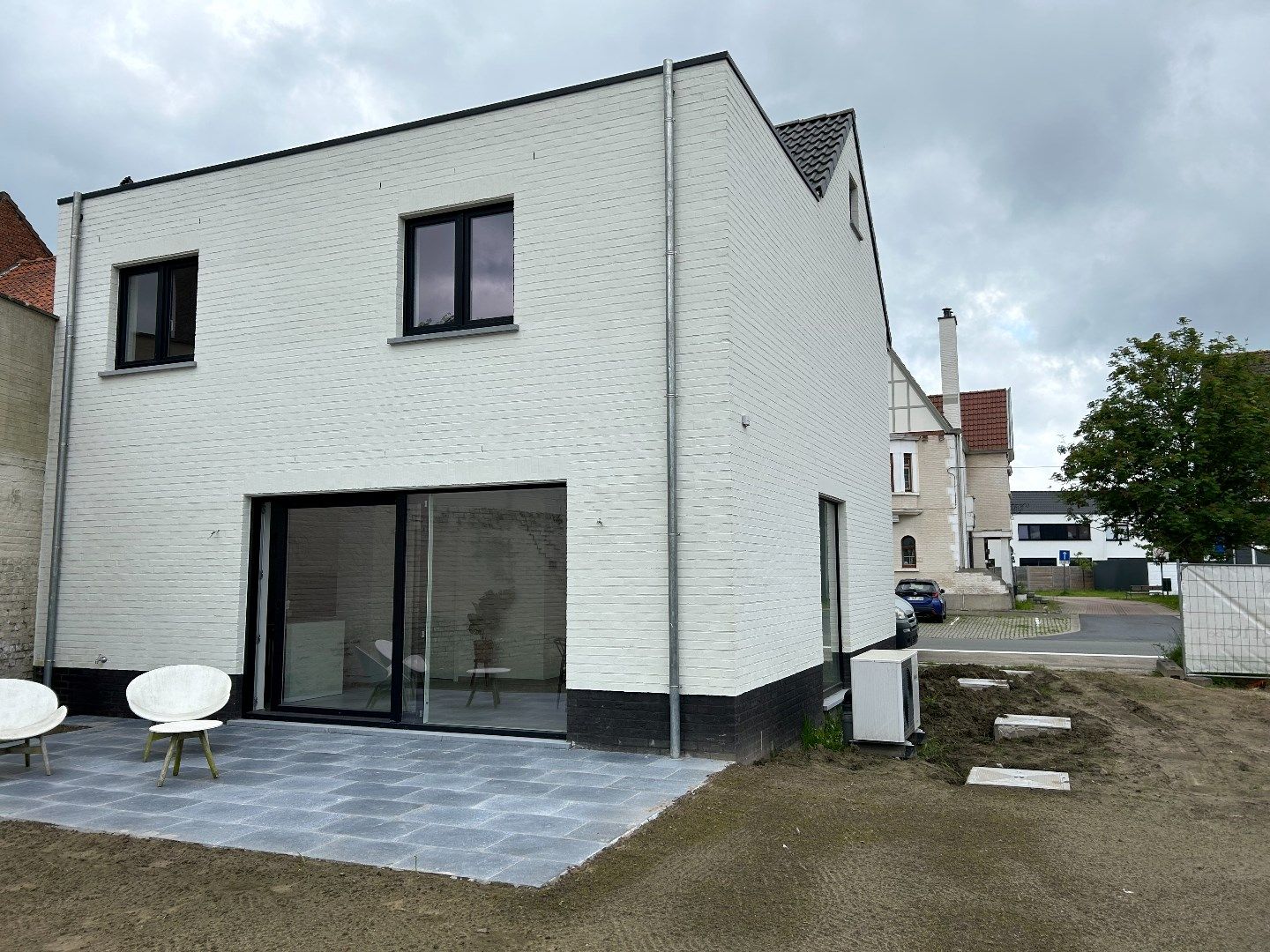 Stijlvolle en ruime nieuwbouwwoning met garage en tuin op 555 m² foto 9