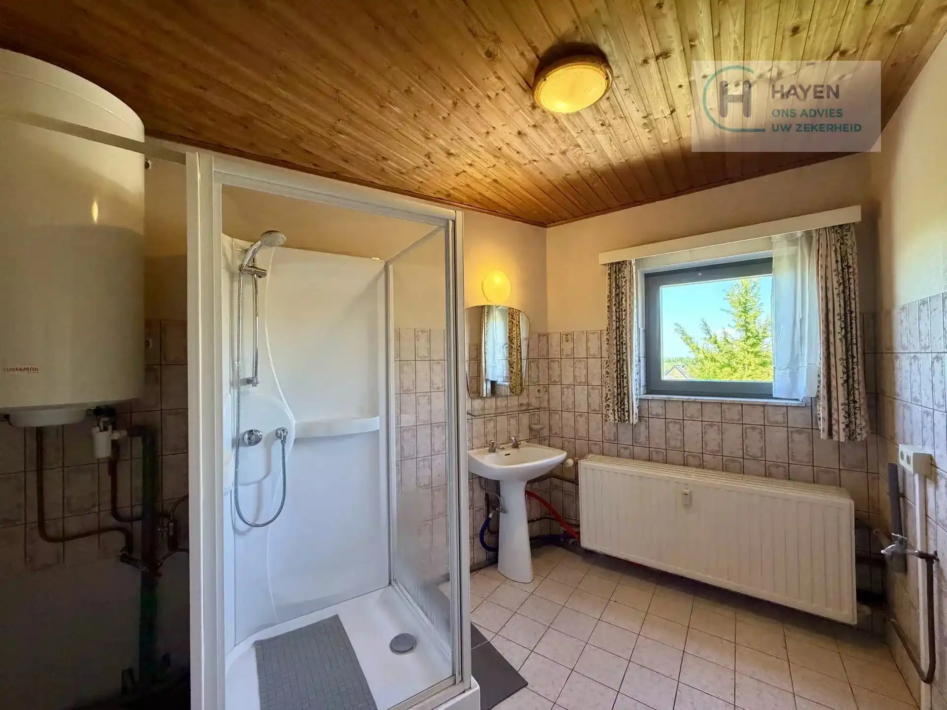 Ruim appartement met 3 slaapkamers te huur in Borgloon (2e verdieping) foto 11