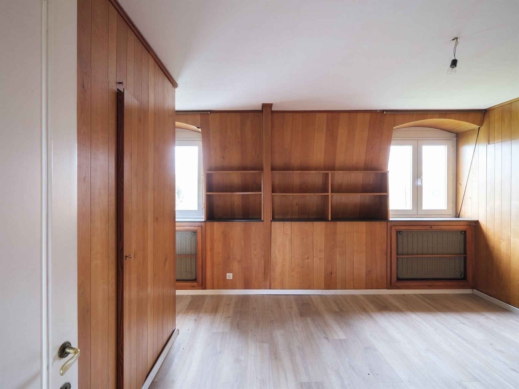Karakterwoning met riante bijgebouwen foto 20
