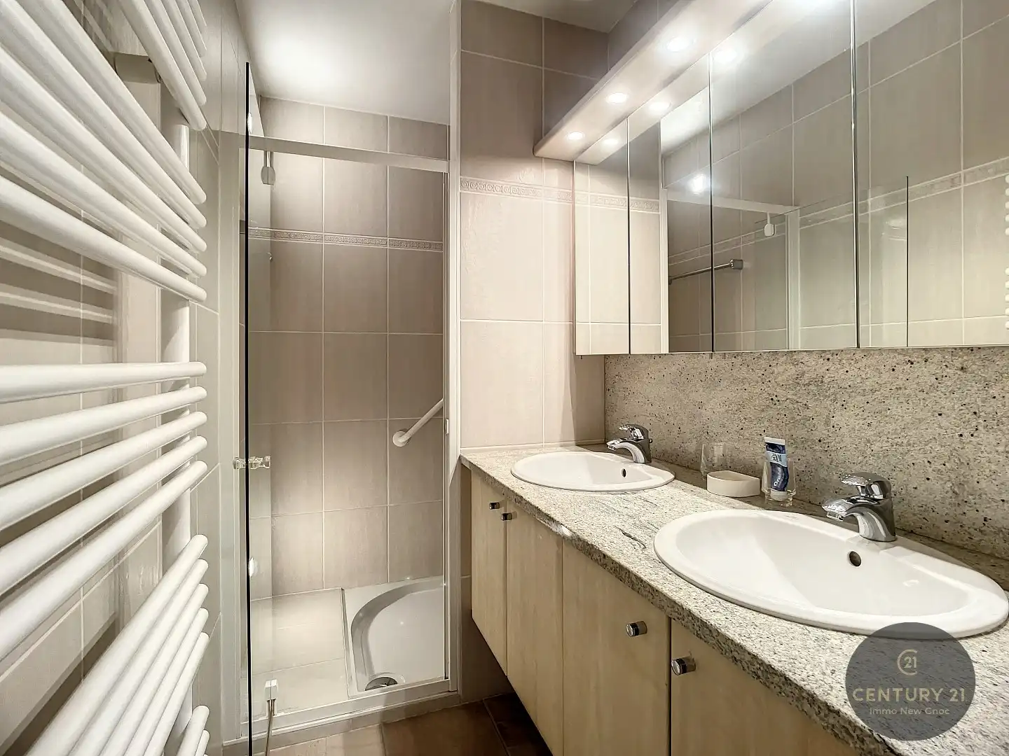 SUBLIEM 3 slaapkamer appartement met mogelijkheid aankoop RUIME GARAGEBOX foto 9