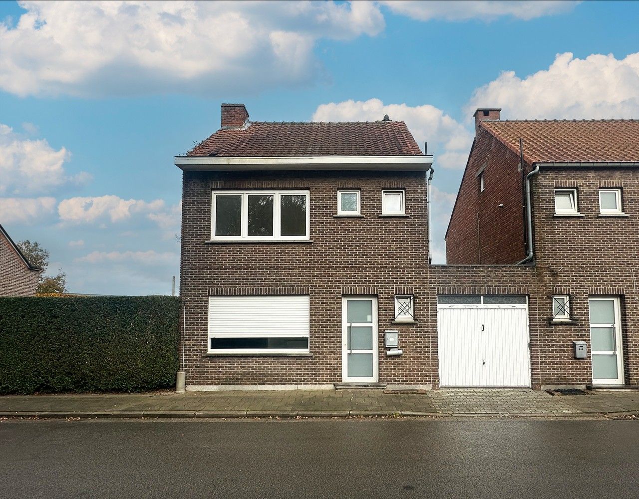 Ruime woning met 3 slaapkamers en tuin in rustige wijk te Mechelen foto {{pictureIndex}}