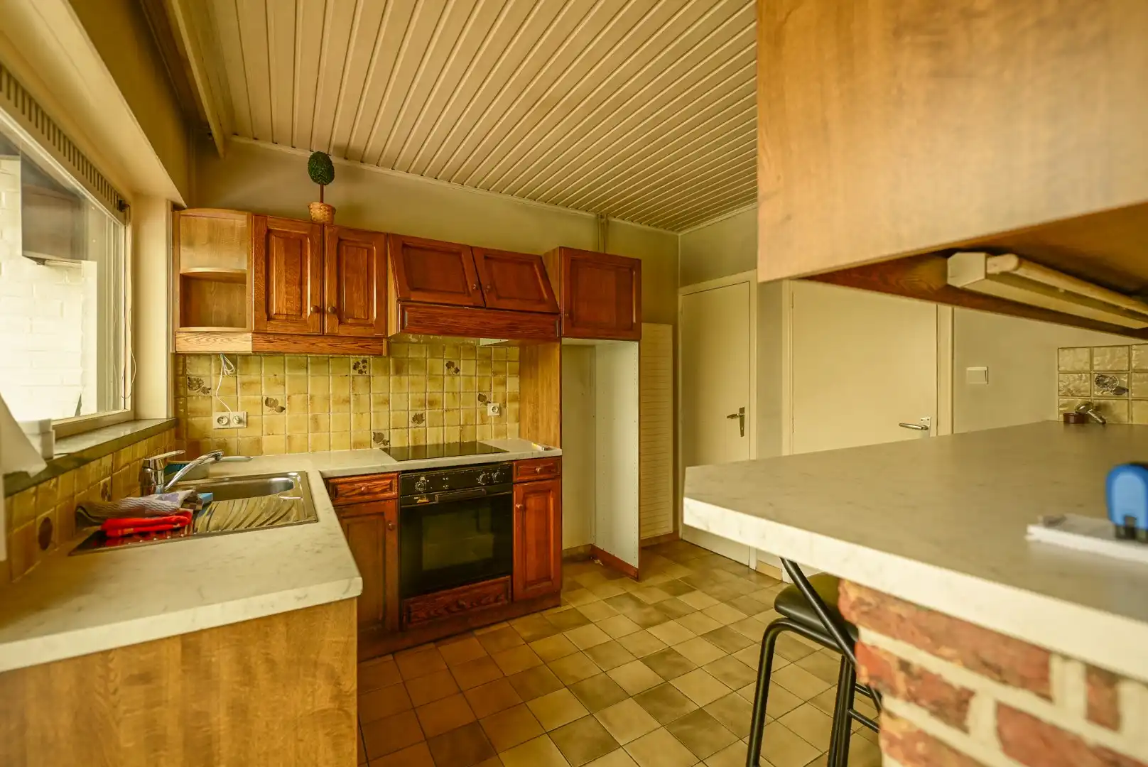 Halfopen bebouwing met 3 slaapkamers en garage op toplocatie foto 7