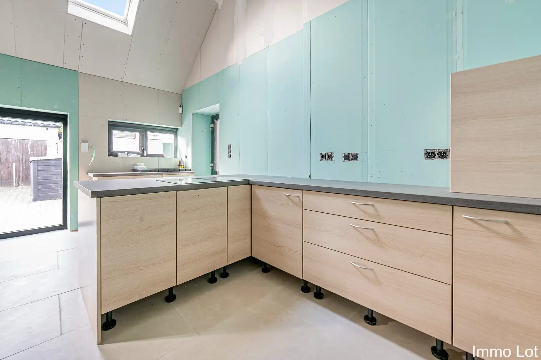 Knap gerenoveerde woning met terras foto 8