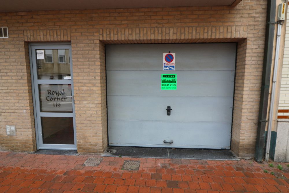 Gesloten garagebox foto {{pictureIndex}}