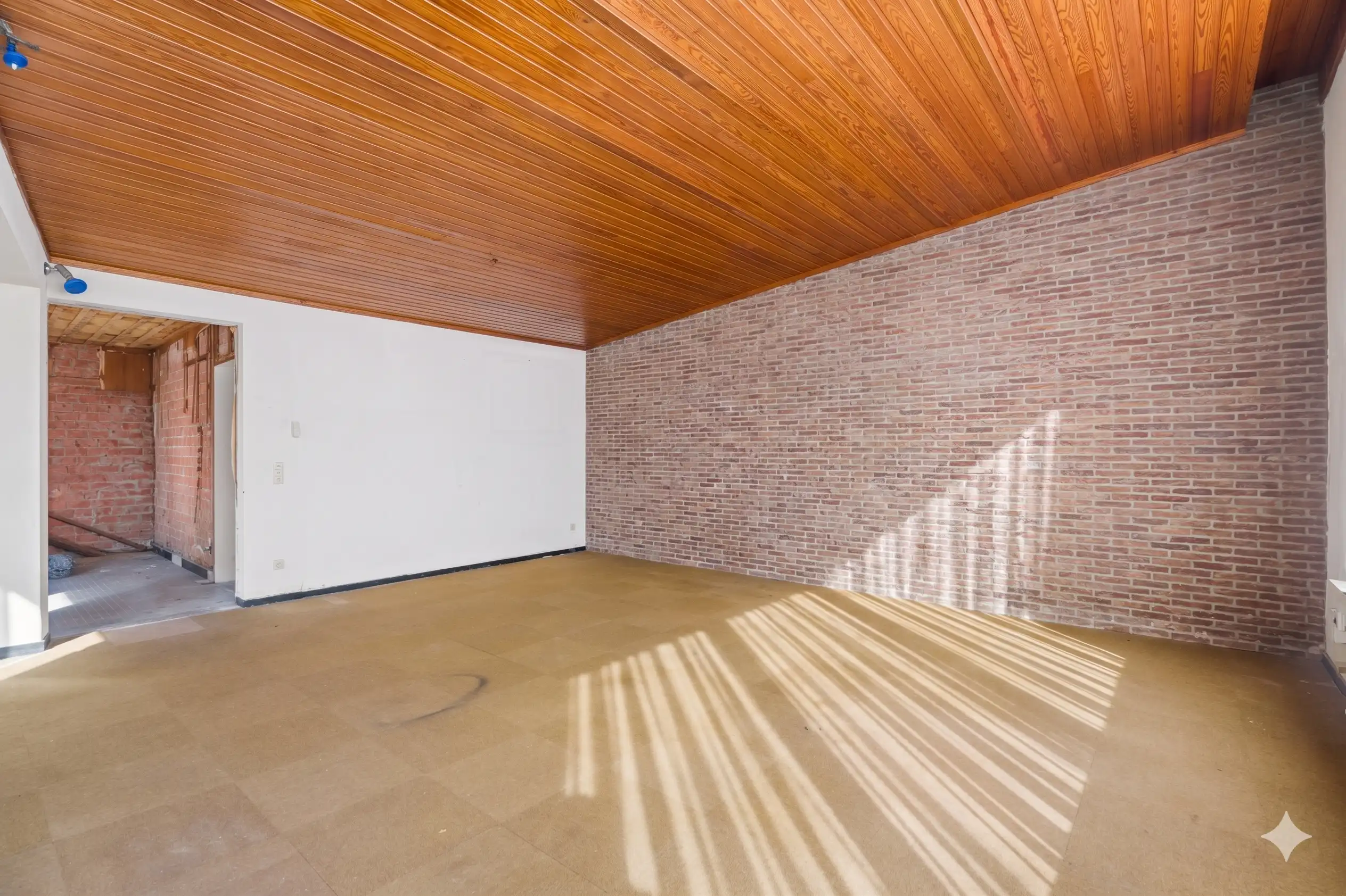 Karakteristieke, lichtrijke bungalow op groot perceel foto 6