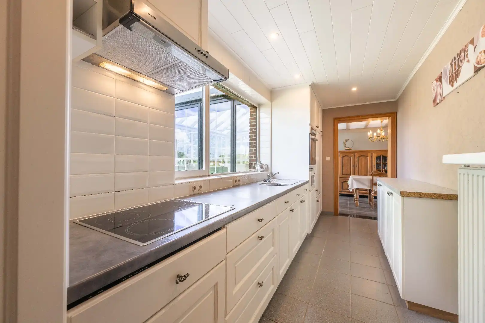 CHARMANTE ALLEENSTAANDE WONING MET BIJGEBOUWEN EN WEILAND  foto 10