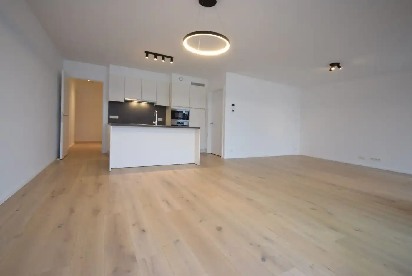 INSTAPKLAAR NIEUWBOUWAPPARTEMENT MET ZONNETERRAS NABIJ CENTRUM  foto 2