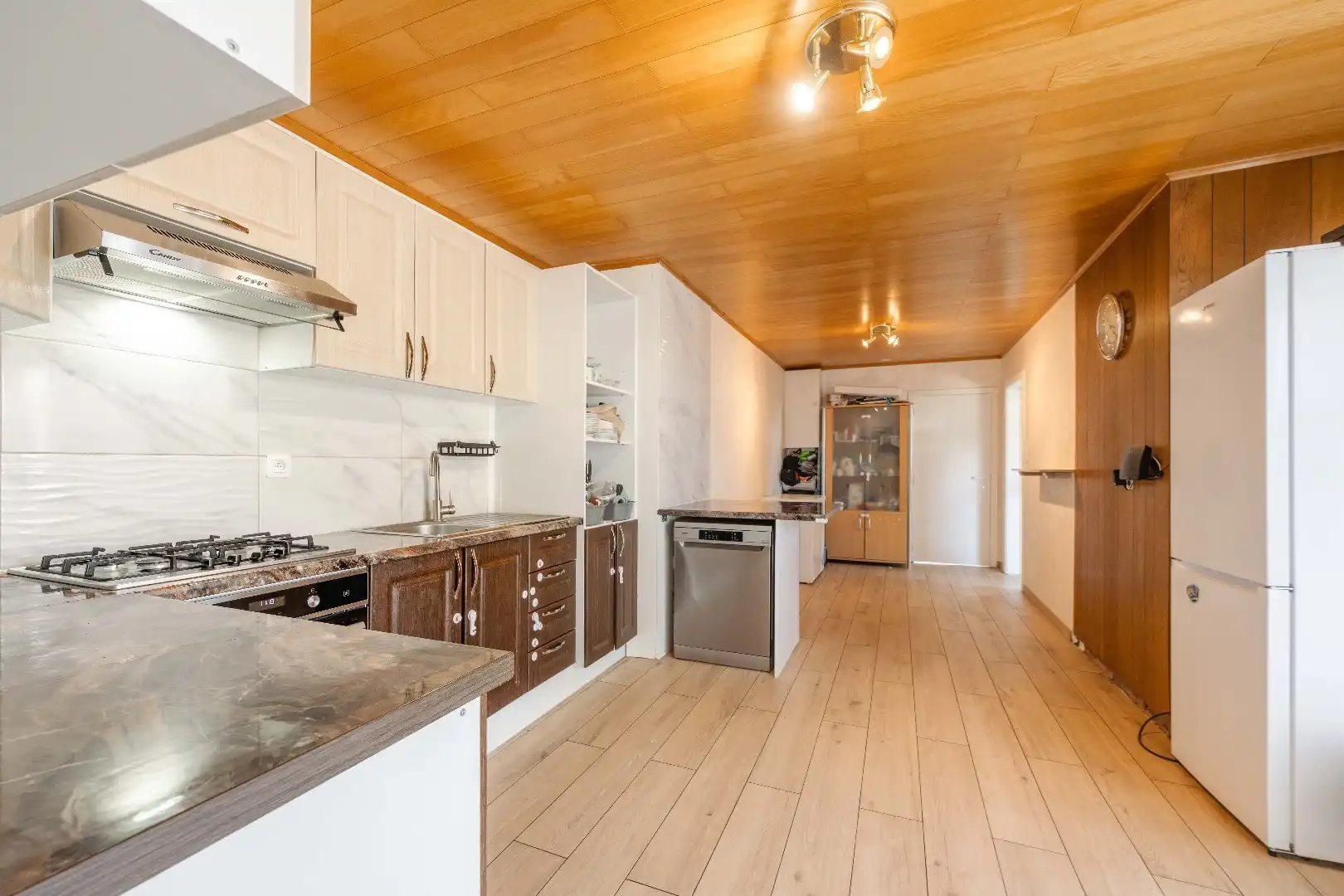 HALF OPEN BEBOUWING OP 267 m² MET GUNSTIGE LIGGING  foto 8
