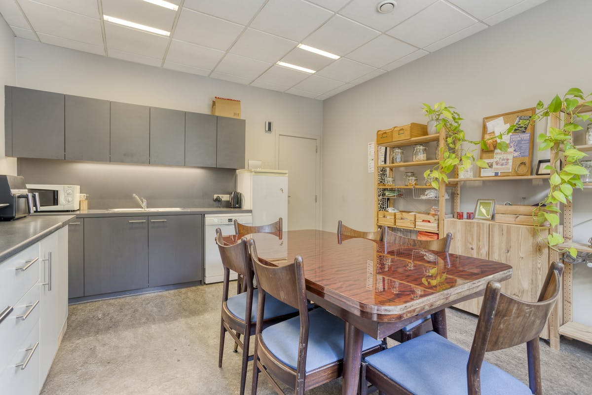 Mooie herenwoning in Schellebelle te koop met tuin en garage foto 6