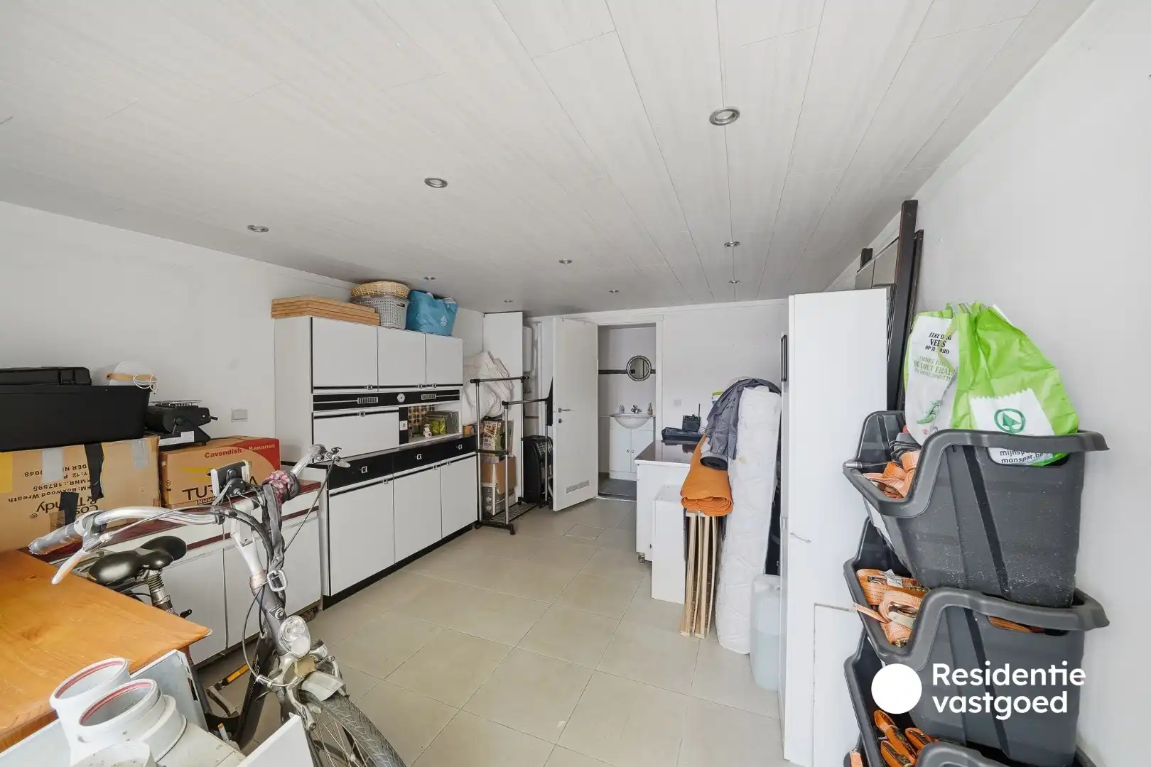 Ruime halfopen bebouwing met veel opslagruimte in Oostende foto 15