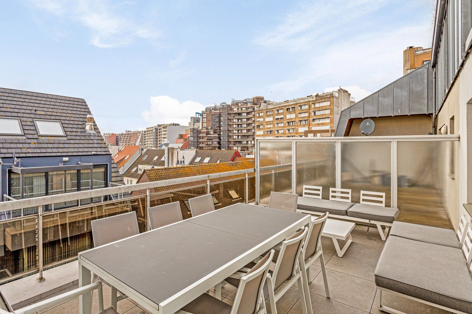 Ruim appartement met zeer groot zonneterras te Blankenberge foto 3