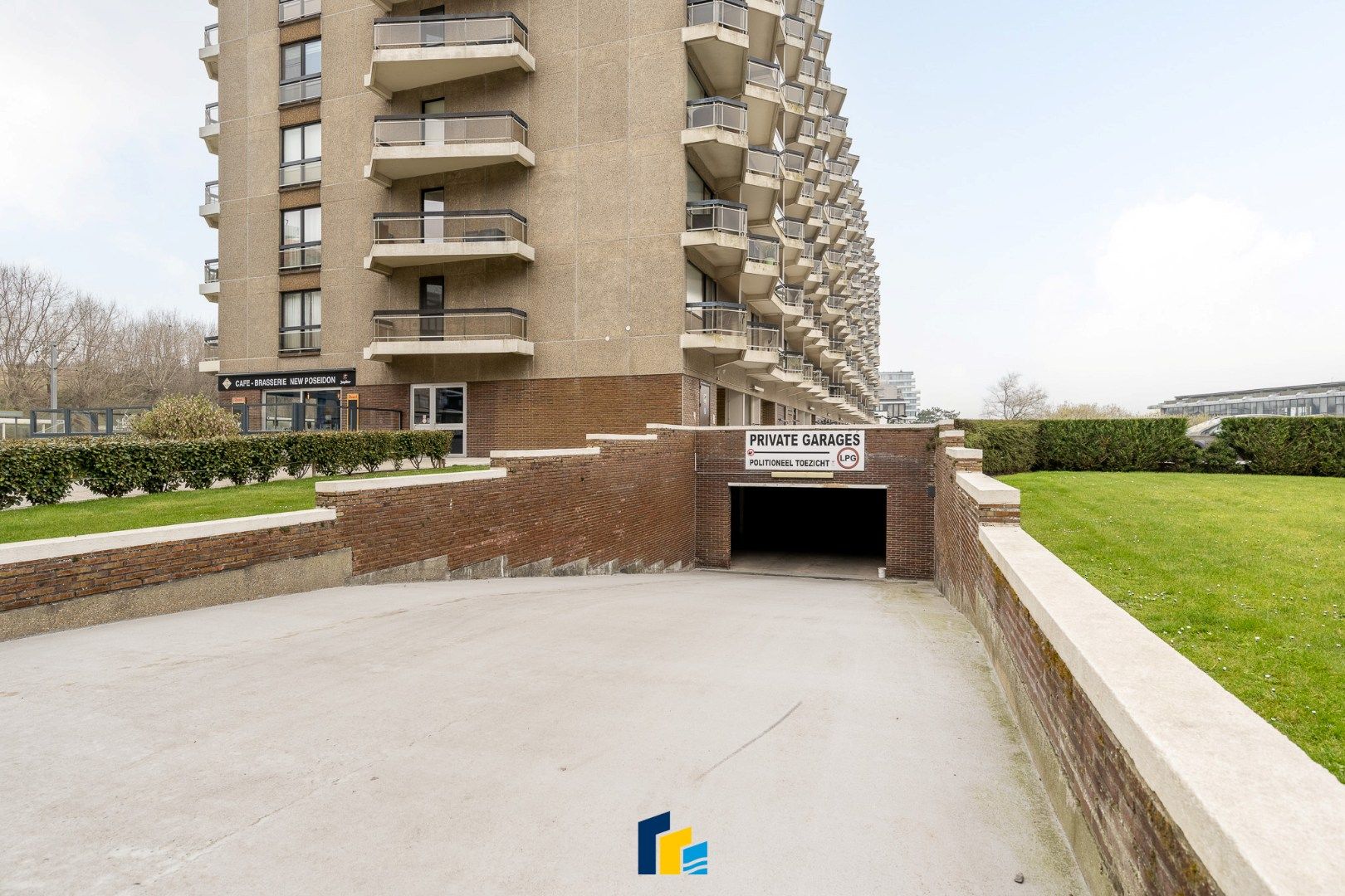 Afgesloten garagebox met makkelijke inrit foto 4