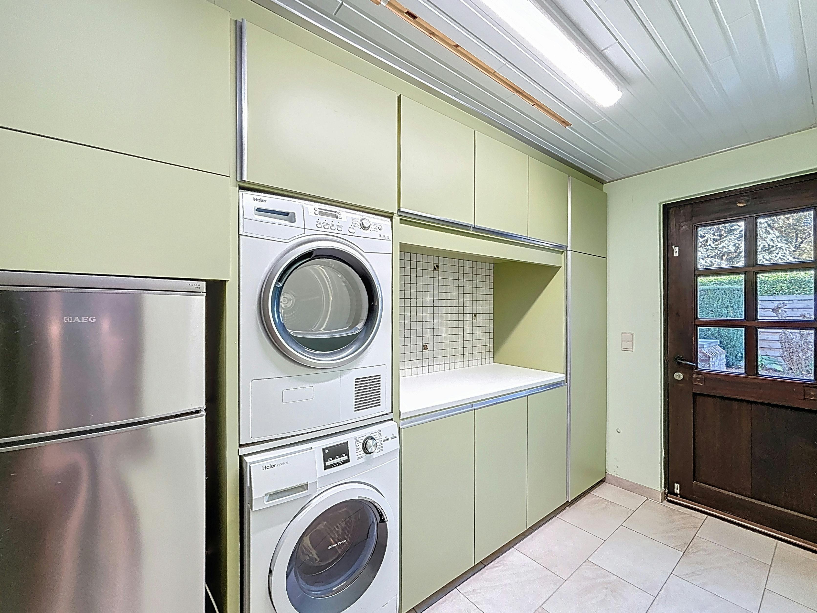 Huis met 2-3 slaapkamers, garage en loods in Assebroek  foto 9