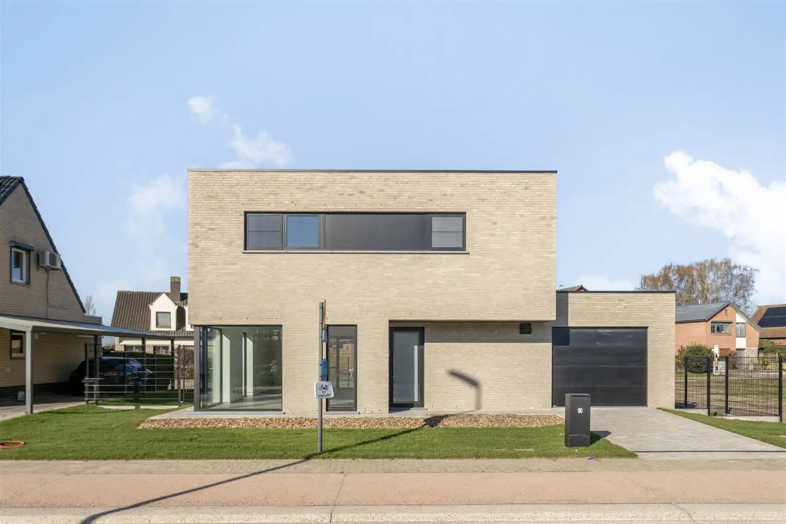 TE HUUR: Ruime nieuwbouwwoning met 3 slaapkamers te Pelt! foto {{pictureIndex}}