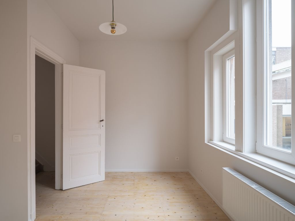 Centrum Gent – Instapklare en karaktervolle burgerwoning met 3 slaapkamers, 2 badkamers, buitenruimte en polyvalente sous-sol. foto 6