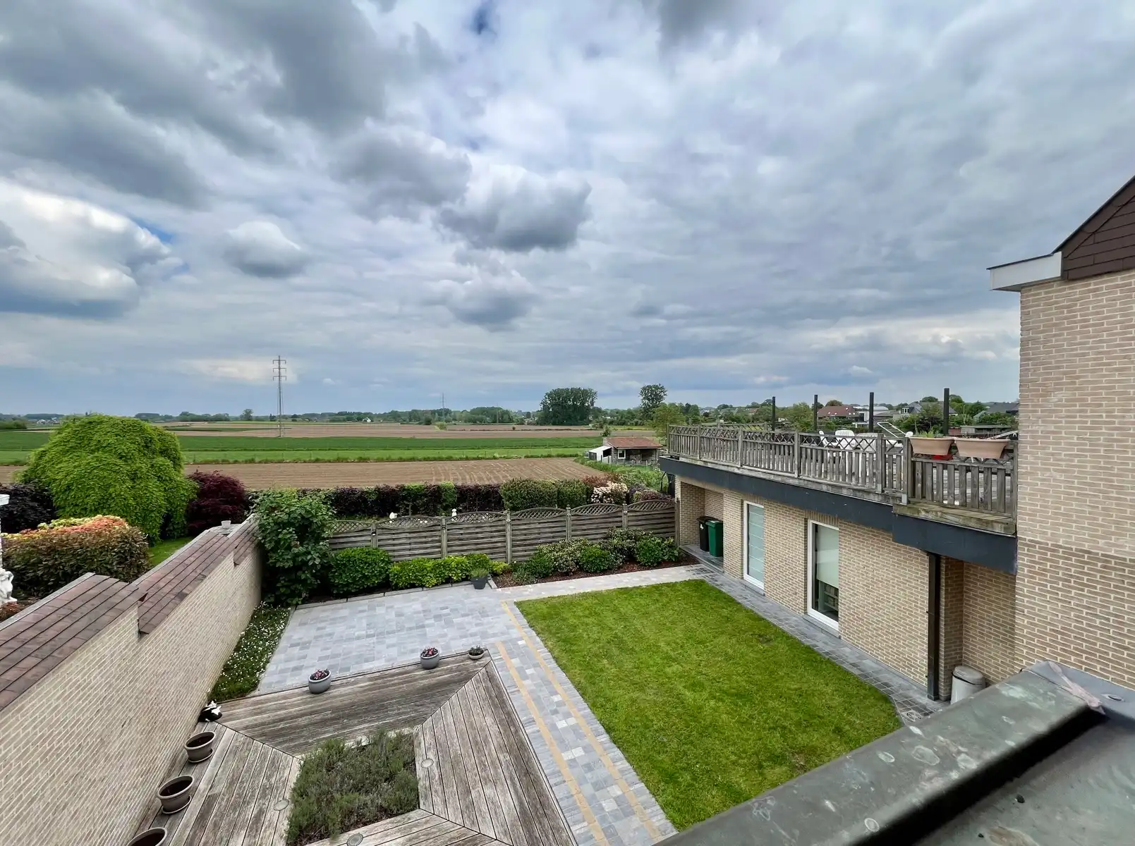 Ruime woning met 6 slk, 2 badk, 2 keukens en dubbele garage foto 30