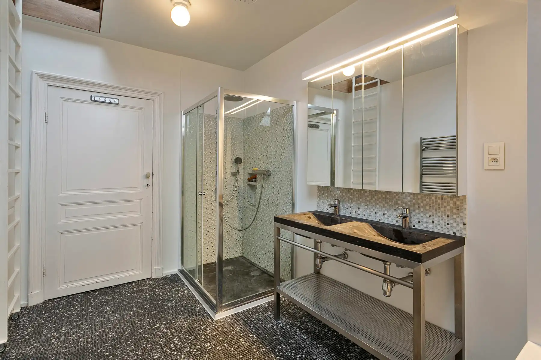 Ruim herenhuis van 571 m² met 8 slaapkamers en een tuin van bijna 20 are foto 36