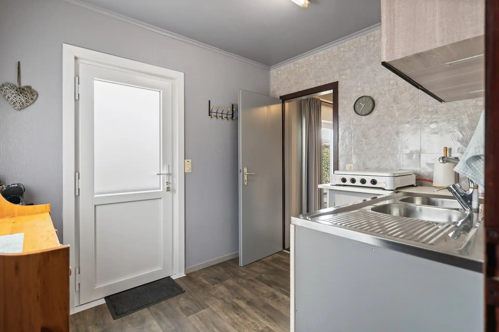 Rustig gelegen bungalow op een rustige ligging te Berlare op 885m² grond. foto 9