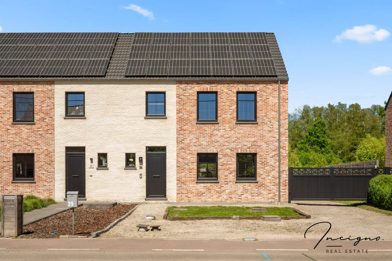 Recente stijlvolle BEN woning op een perceel van +- 15a foto 2