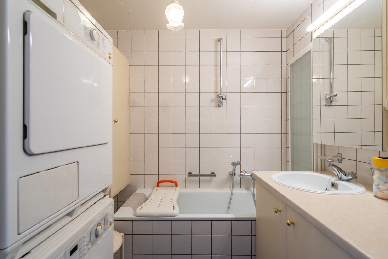 🏠 Te Huur – Ruim Appartement met 2 Slaapkamers, Terras, Garage en Kelder in Houthalen-Helchteren foto 4
