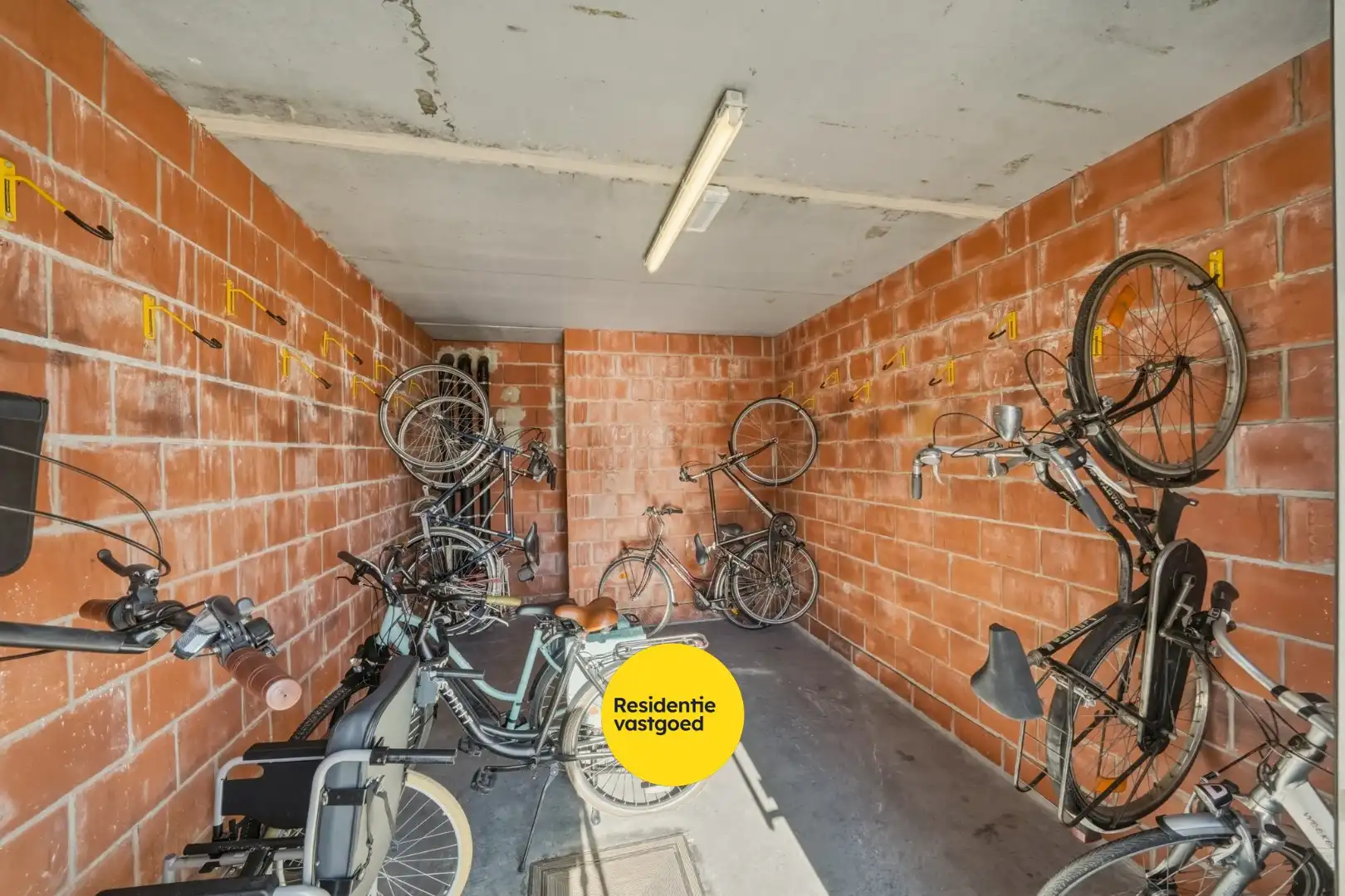 Instapklaar 3- slaapkamerappartement op toplocatie aan het strand! foto 19