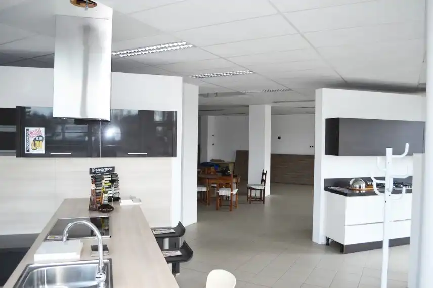 Goed gelegen handels- of kantoorruimte in gebouw met uitstraling. foto 7